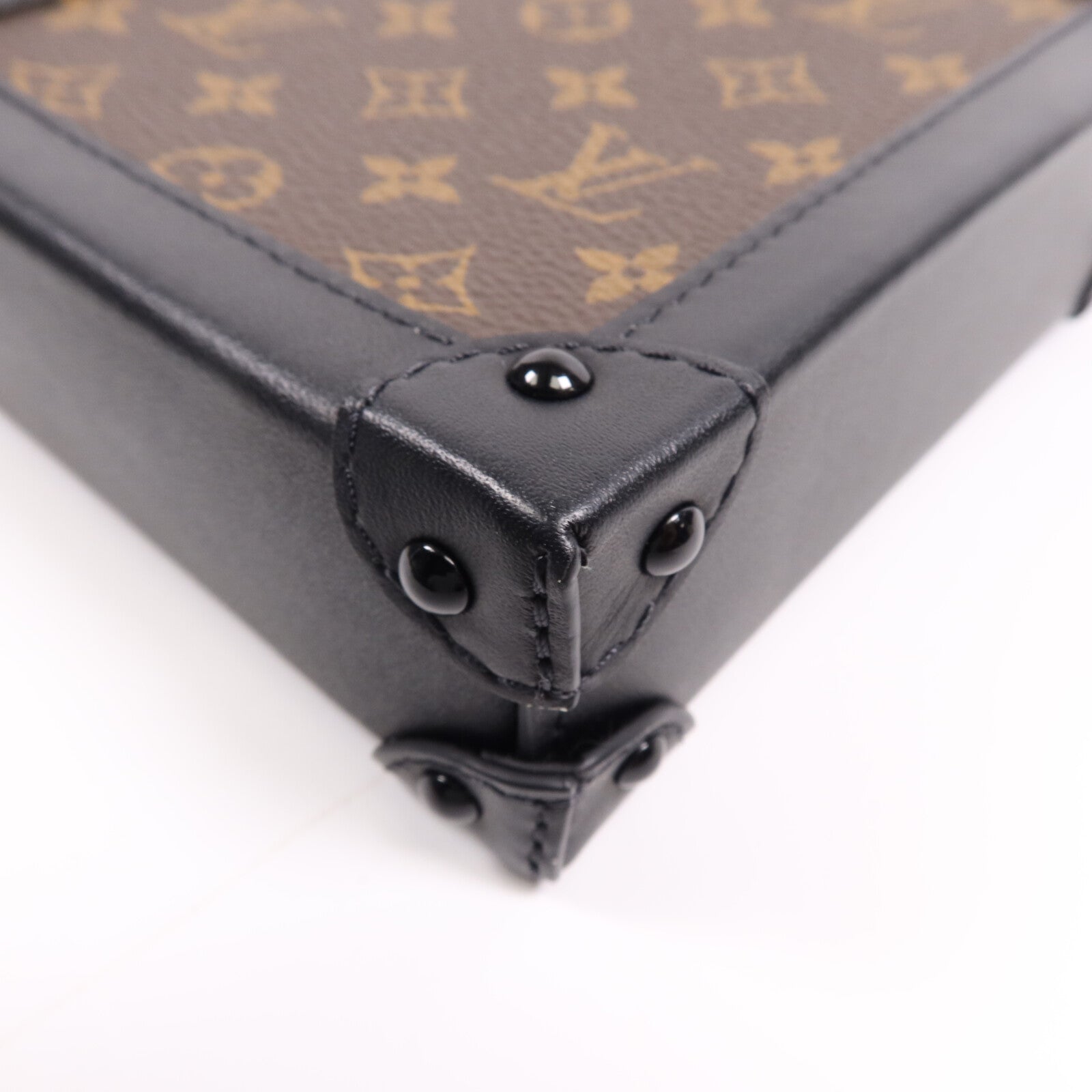 LOUIS VUITTON Monogram Pochette Trunk Vertical金扣鏈帶肩背袋