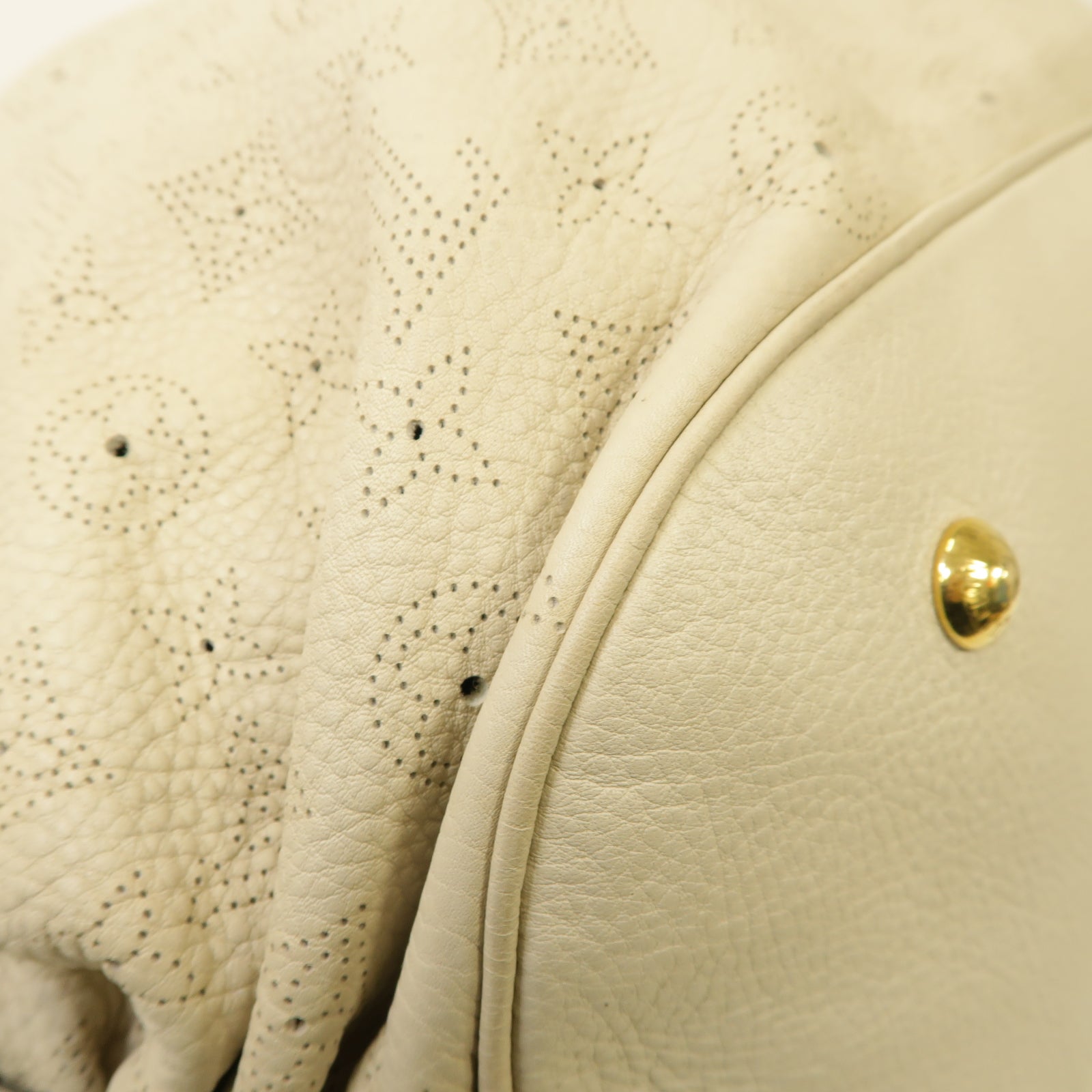 LOUIS VUITTON 【激減優惠】Mahina Shoulder Bag 金扣肩背袋肩背袋米色