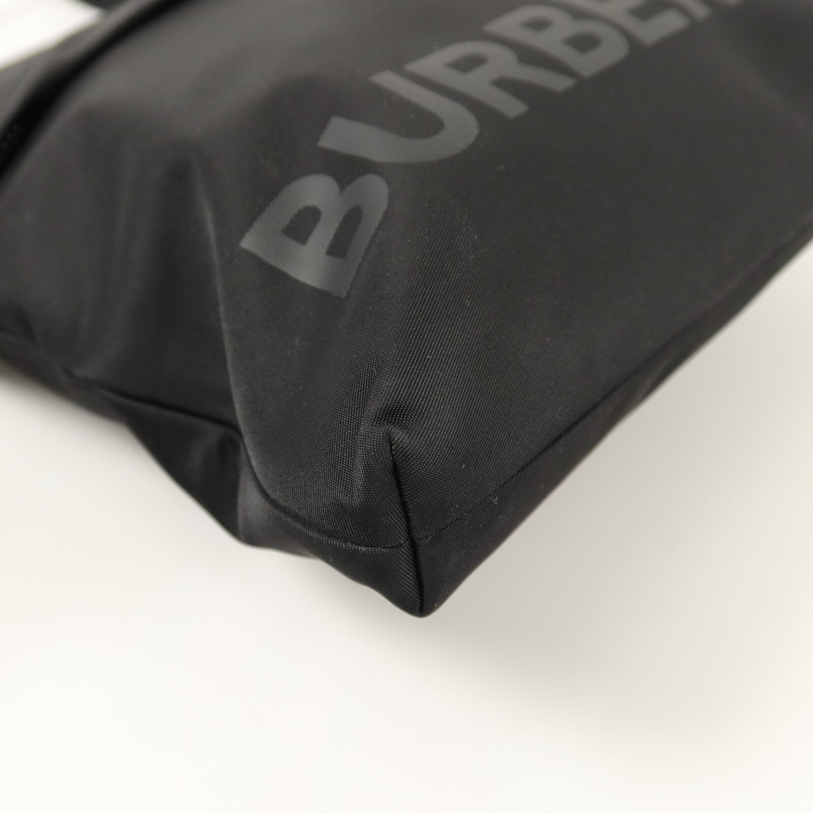 BURBERRY 尼龍Shoulder Bag肩背袋
