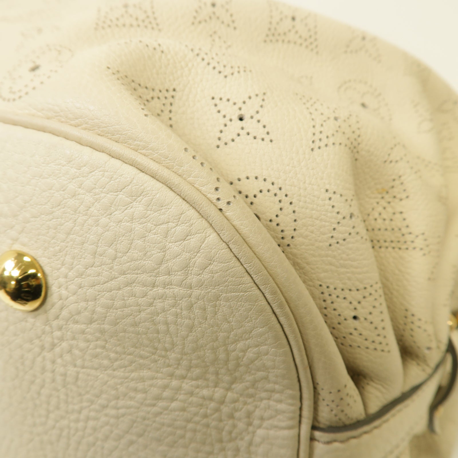 LOUIS VUITTON 【激減優惠】Mahina Shoulder Bag 金扣肩背袋肩背袋米色