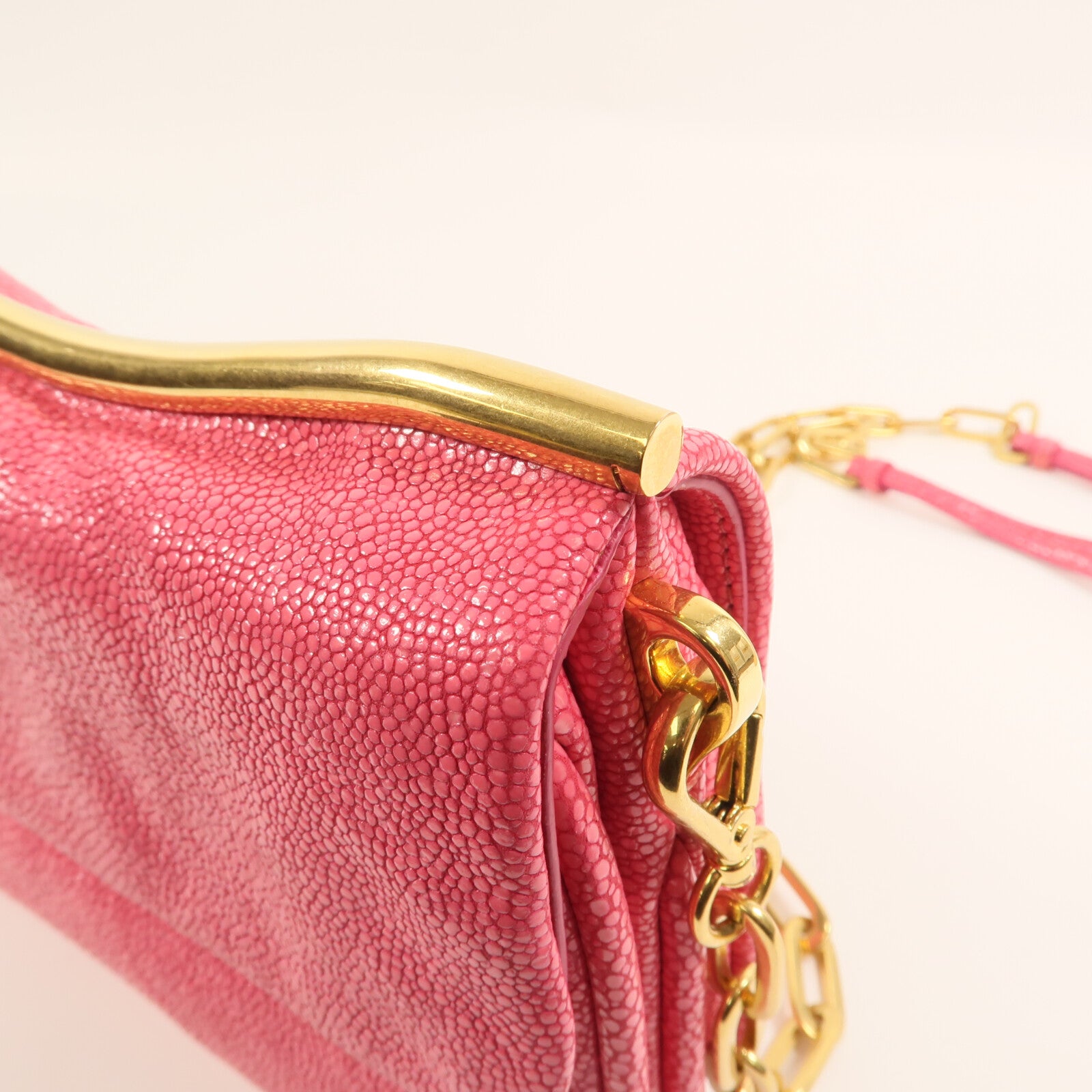 Miu Miu 牛皮皮革Shoulder Bag金扣鏈帶肩背袋