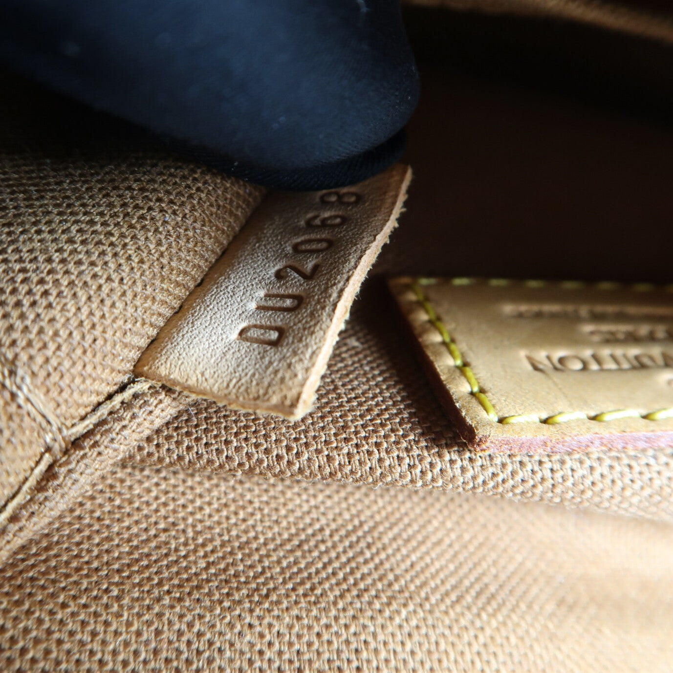 LOUIS VUITTON Monogram Cabas Beaubourg金扣肩背袋