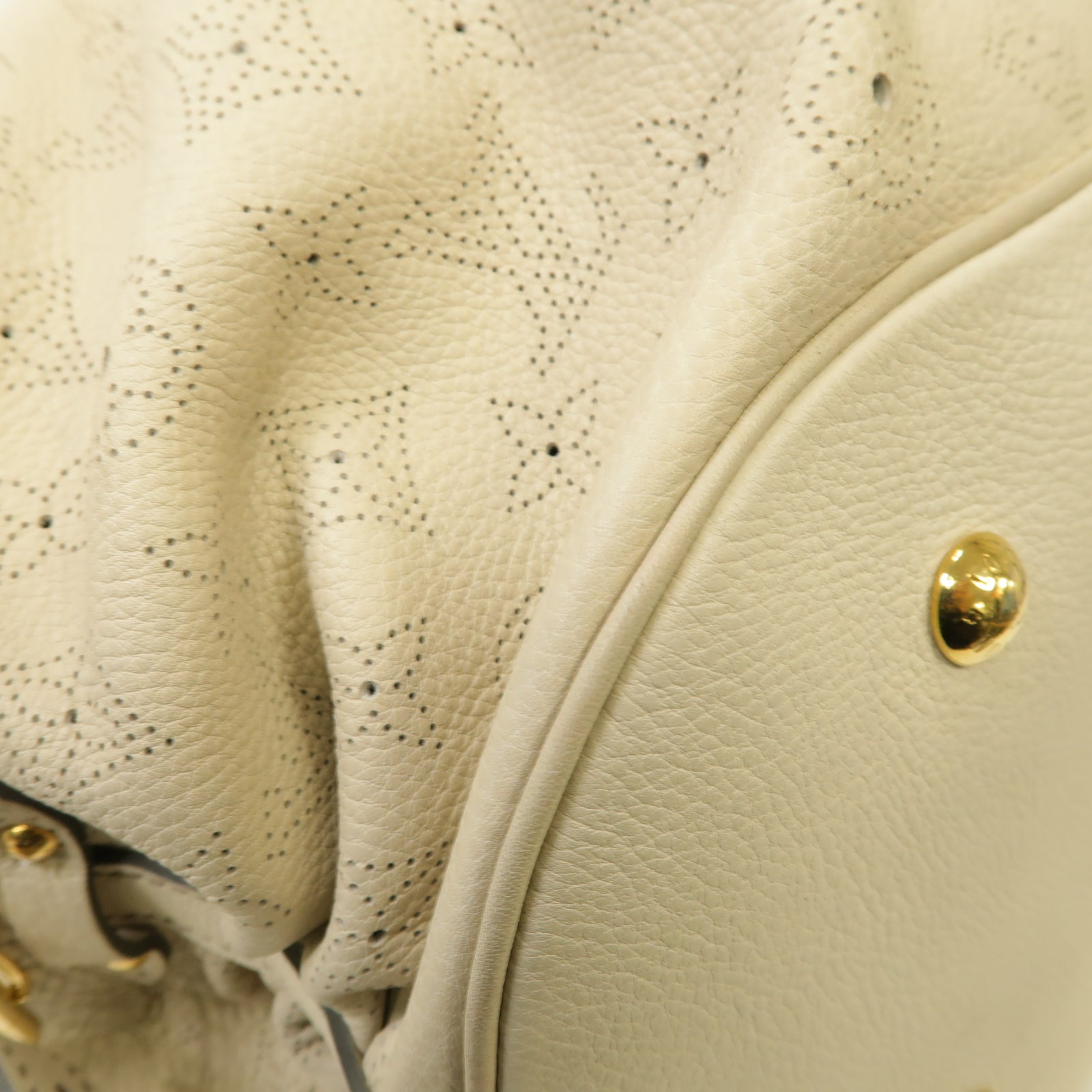 LOUIS VUITTON 【激減優惠】Mahina Shoulder Bag 金扣肩背袋肩背袋米色
