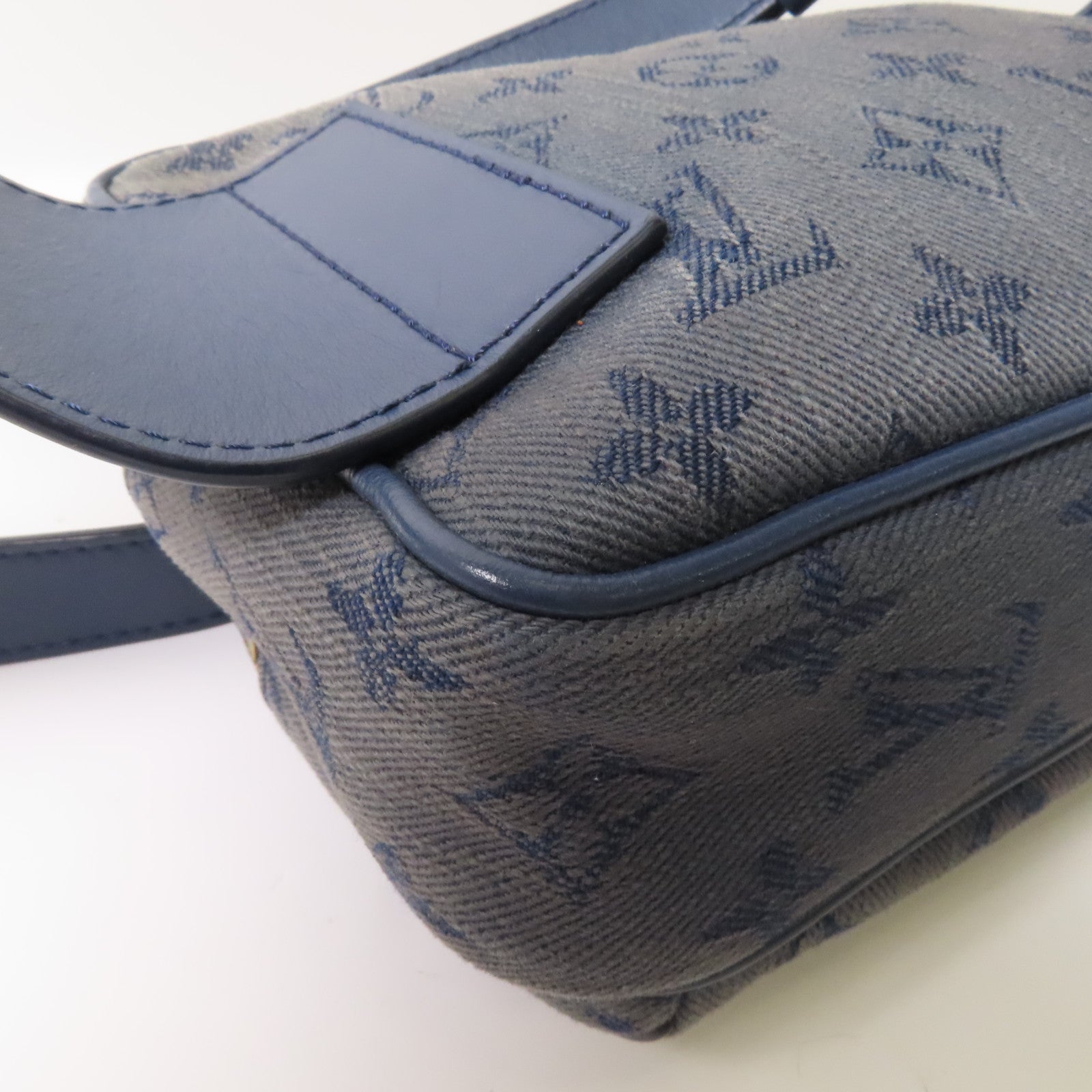LOUIS VUITTON 【激減優惠】Monogram Denim Bum Bag Outdoor金扣腰包藍色