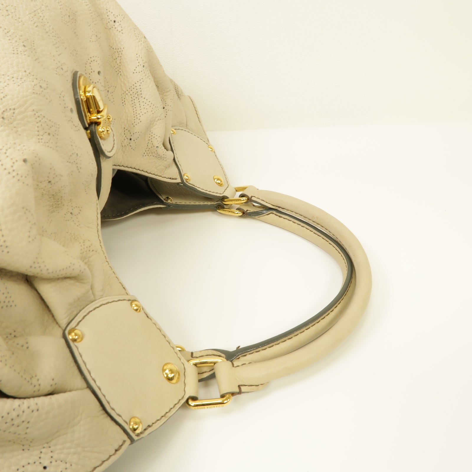 LOUIS VUITTON 【激減優惠】Mahina Shoulder Bag 金扣肩背袋肩背袋米色