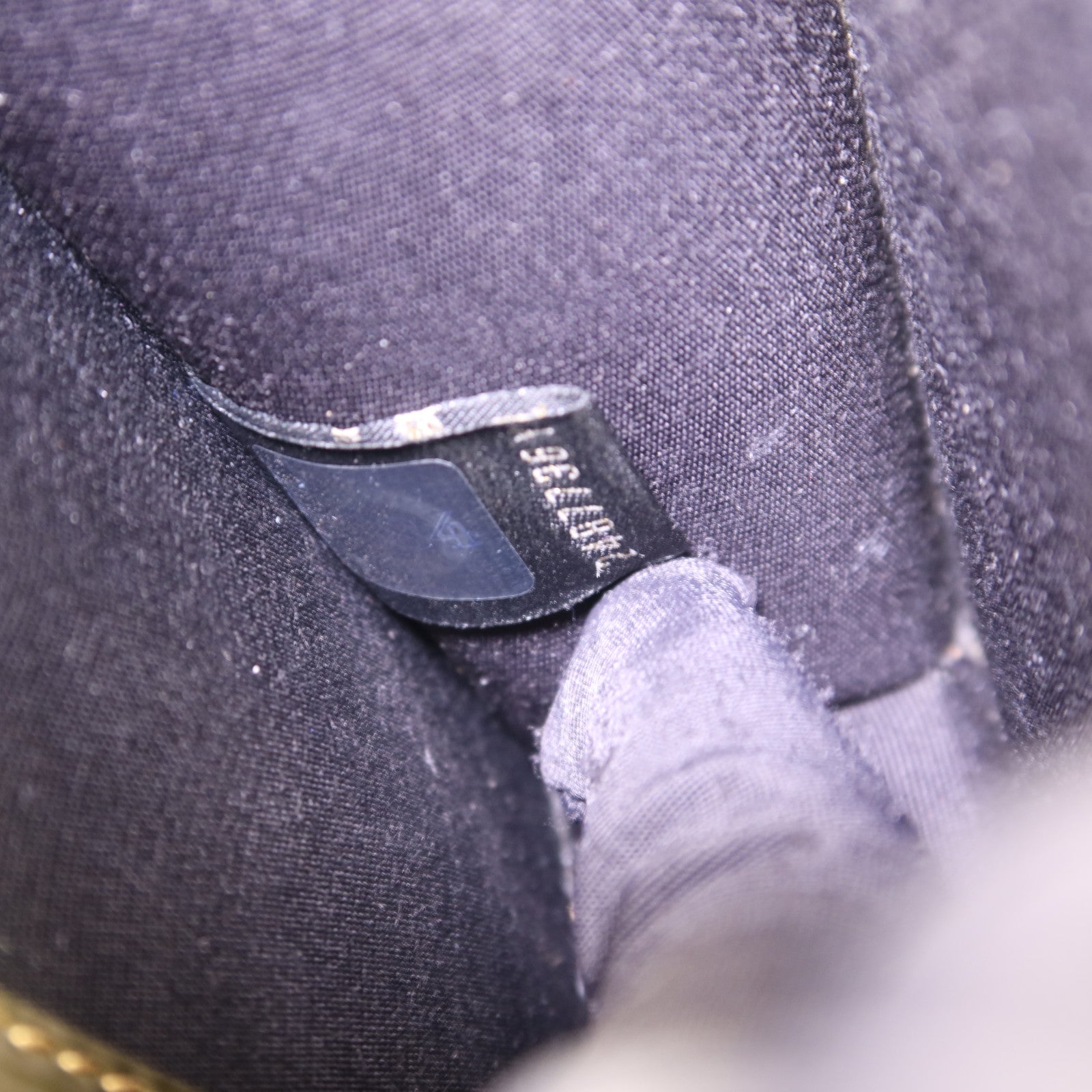 BVLGARI 魔鬼魚皮革Serpenti Forever金扣鏈帶肩背袋