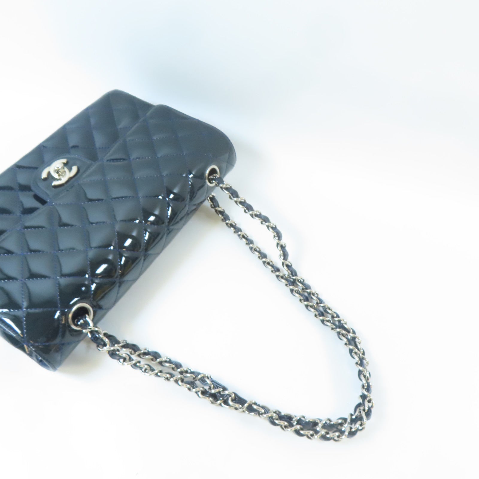 CHANEL 【激減優惠】菱格漆皮皮革Classic Flap 25cm銀扣鏈帶肩背袋深藍色