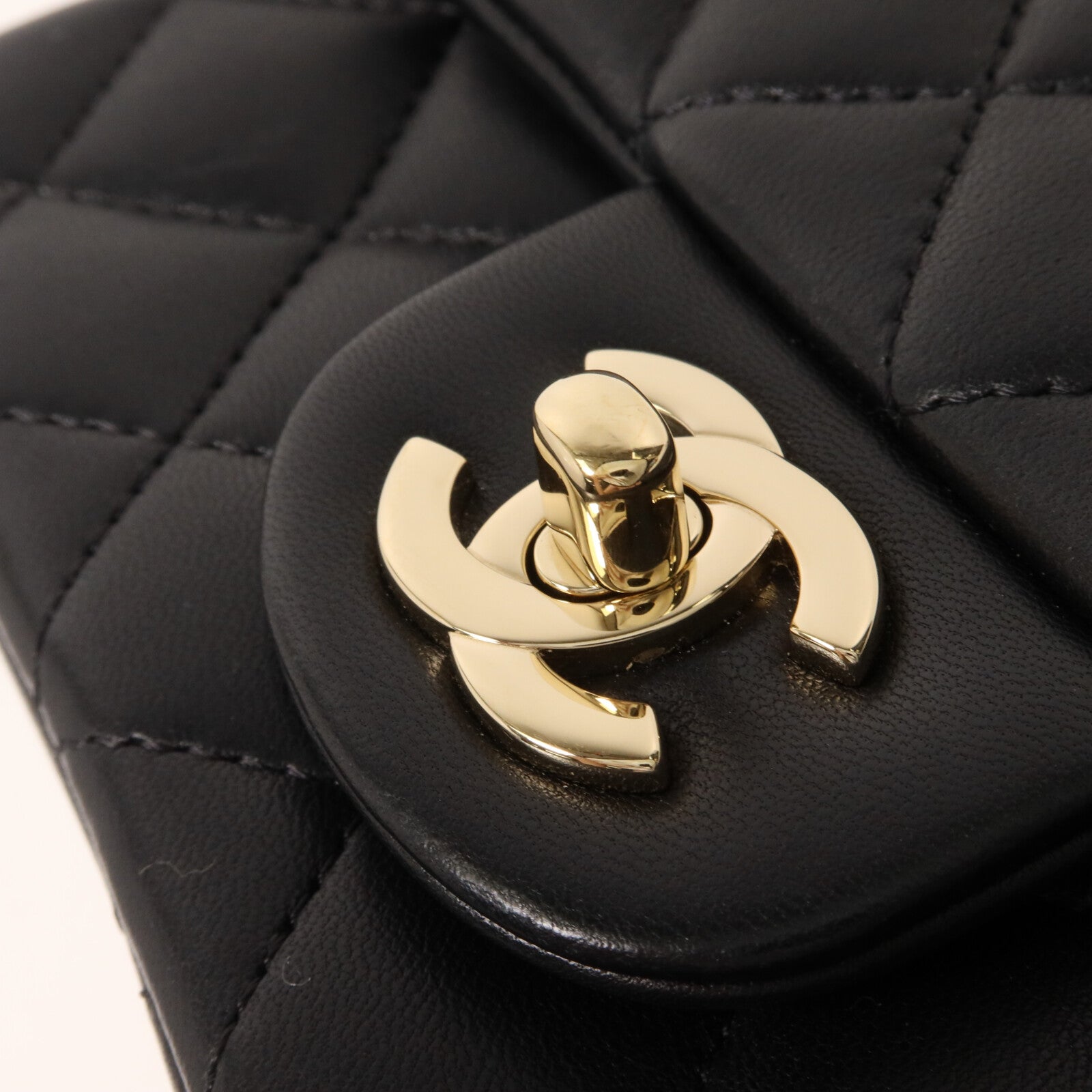 CHANEL 羊皮皮革Mini Classic 17鏈帶肩背袋