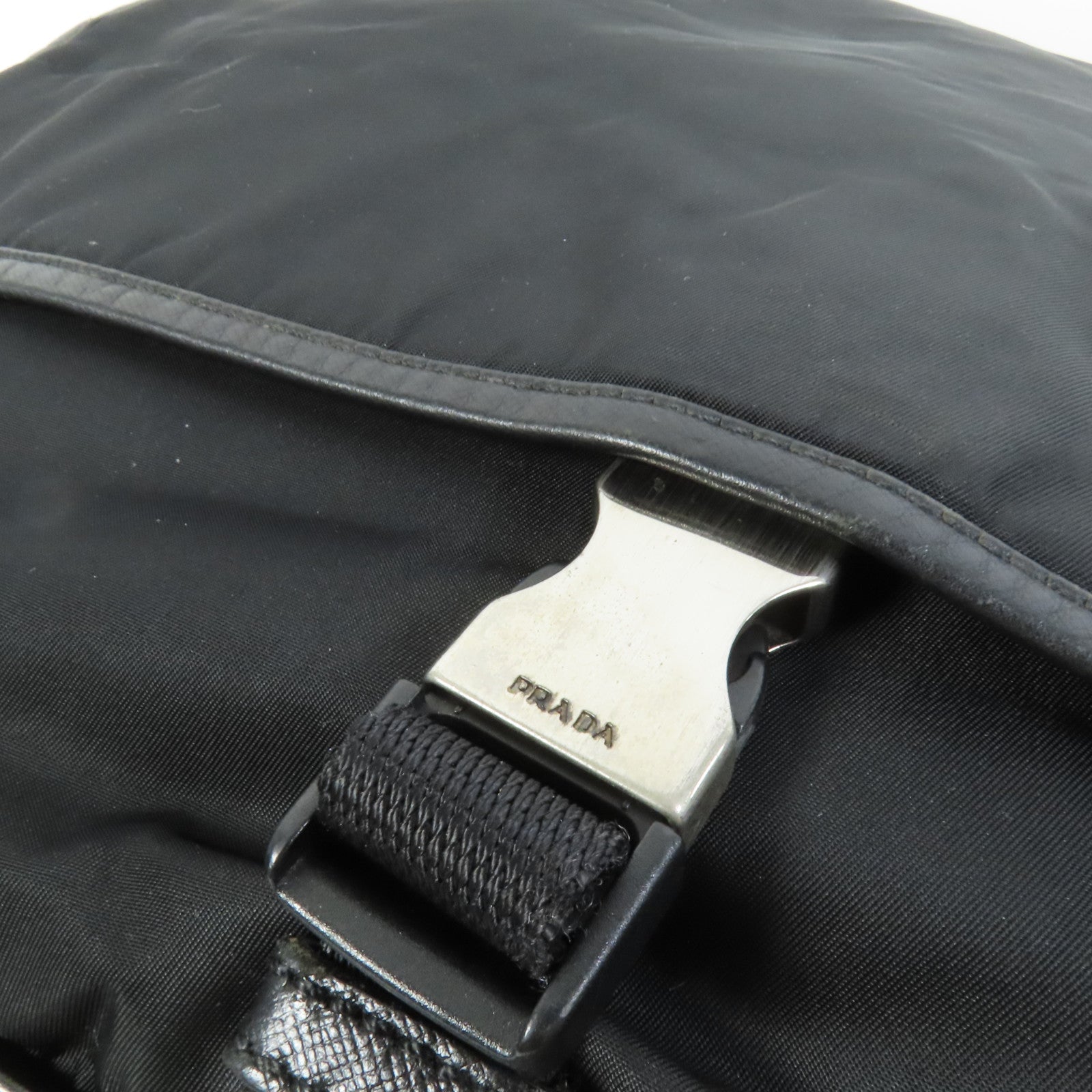 PRADA 尼龍Shoulder Bag銀扣肩背袋
