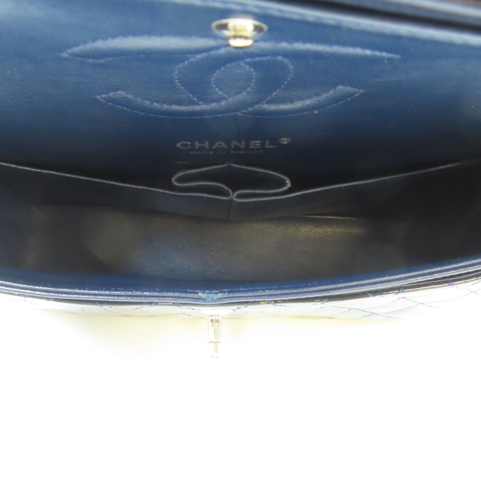 CHANEL 【激減優惠】菱格漆皮皮革Classic Flap 25cm銀扣鏈帶肩背袋深藍色