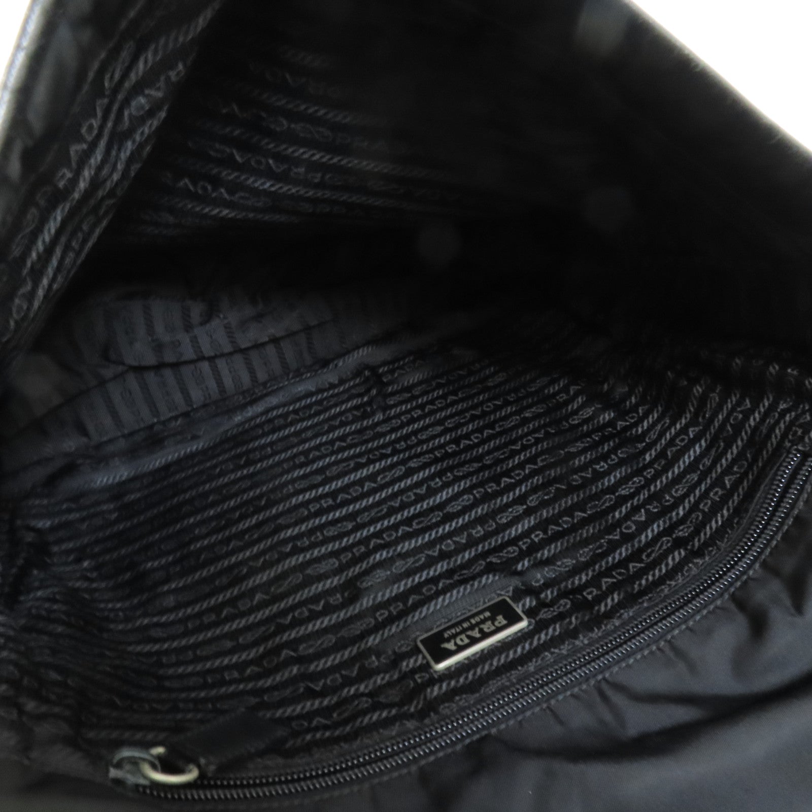 PRADA 尼龍Shoulder Bag銀扣肩背袋
