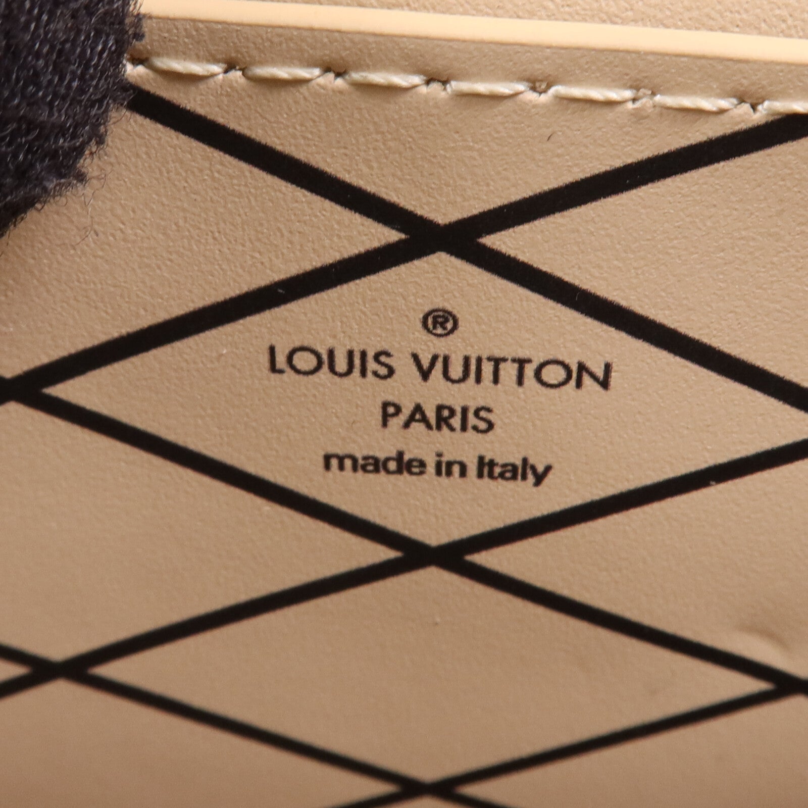 LOUIS VUITTON Monogram Pochette Trunk Vertical金扣鏈帶肩背袋