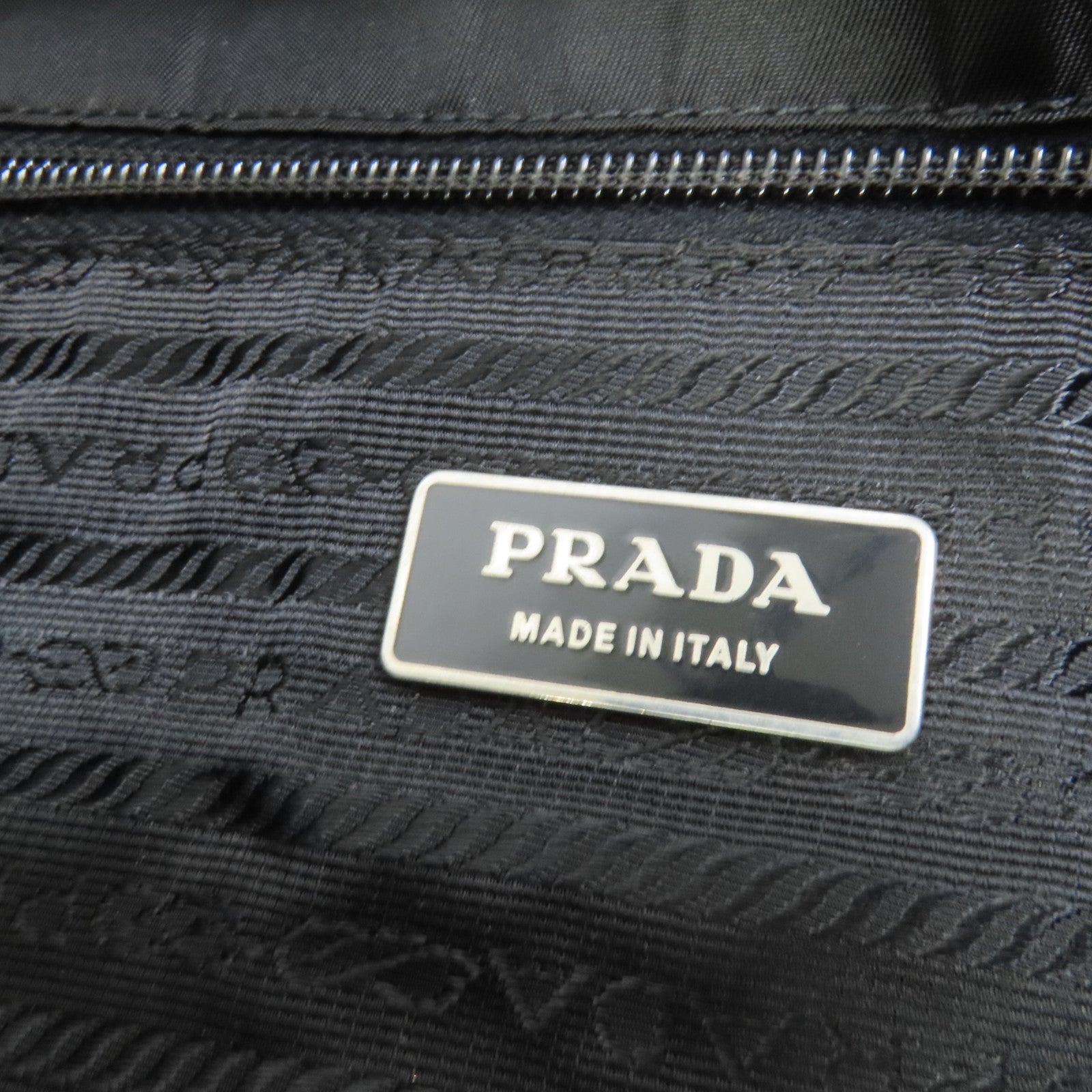 PRADA 尼龍Shoulder Bag銀扣肩背袋