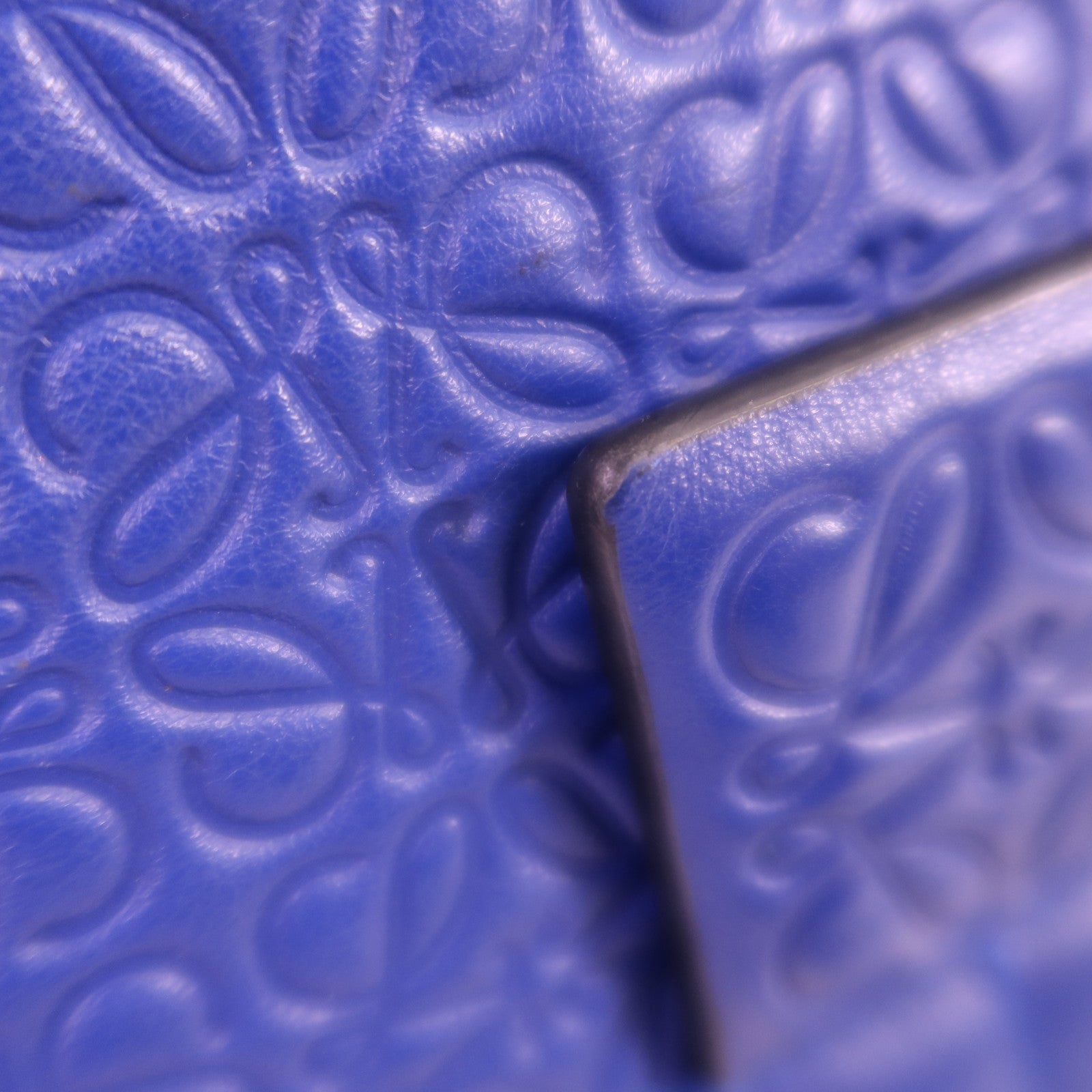LOEWE 牛皮皮革Chain Shoulder金扣鏈帶肩背袋