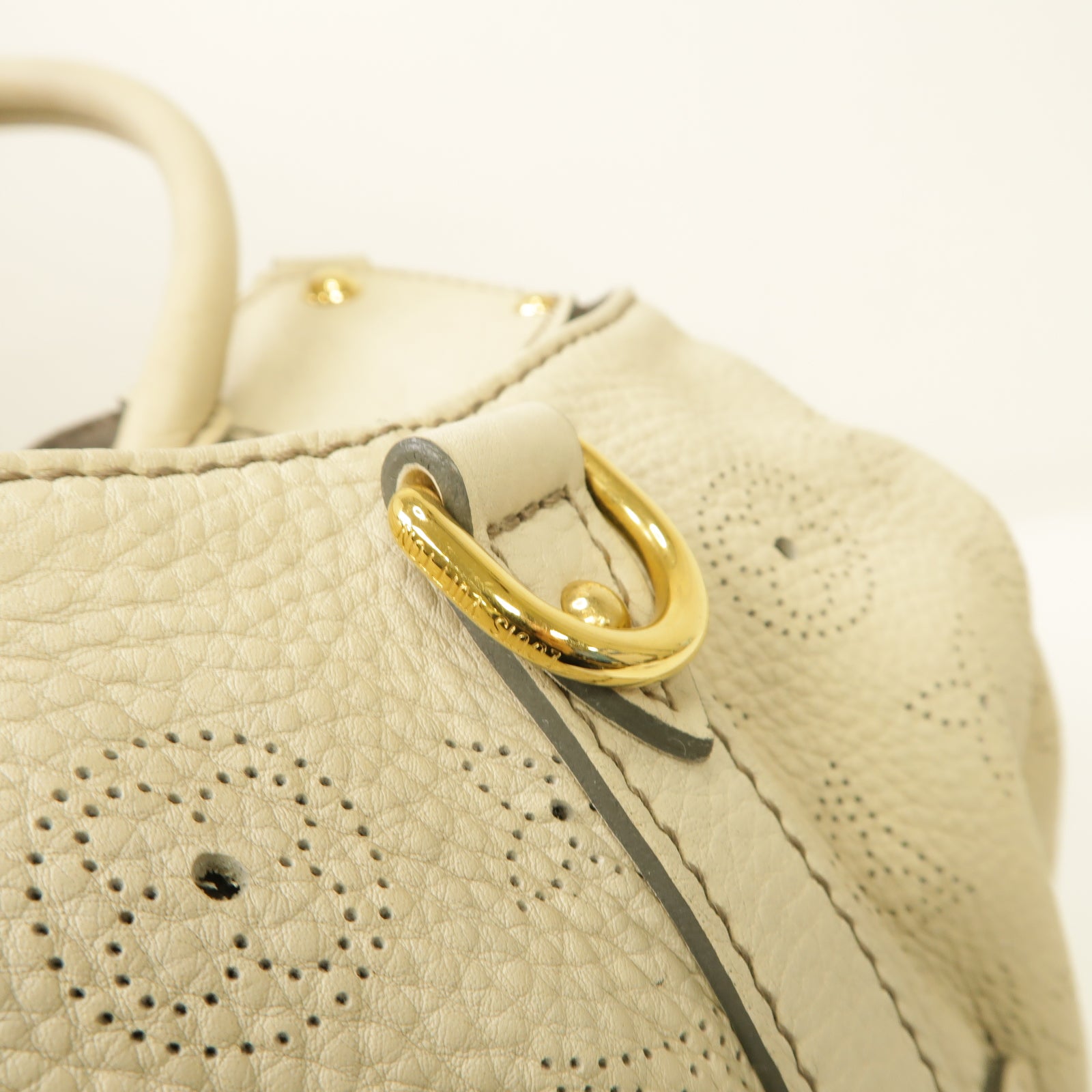 LOUIS VUITTON 【激減優惠】Mahina Shoulder Bag 金扣肩背袋肩背袋米色