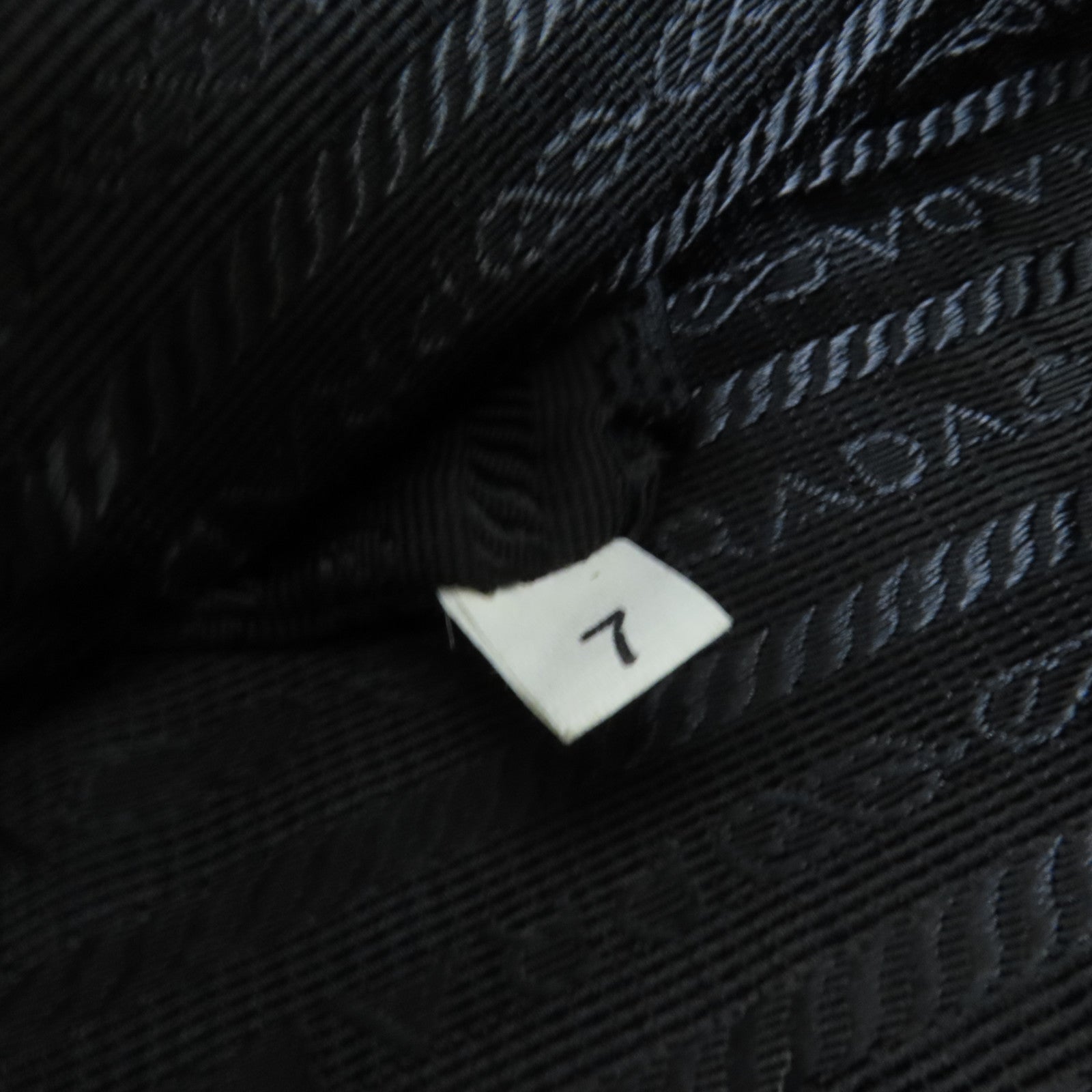 PRADA 尼龍Shoulder Bag銀扣肩背袋