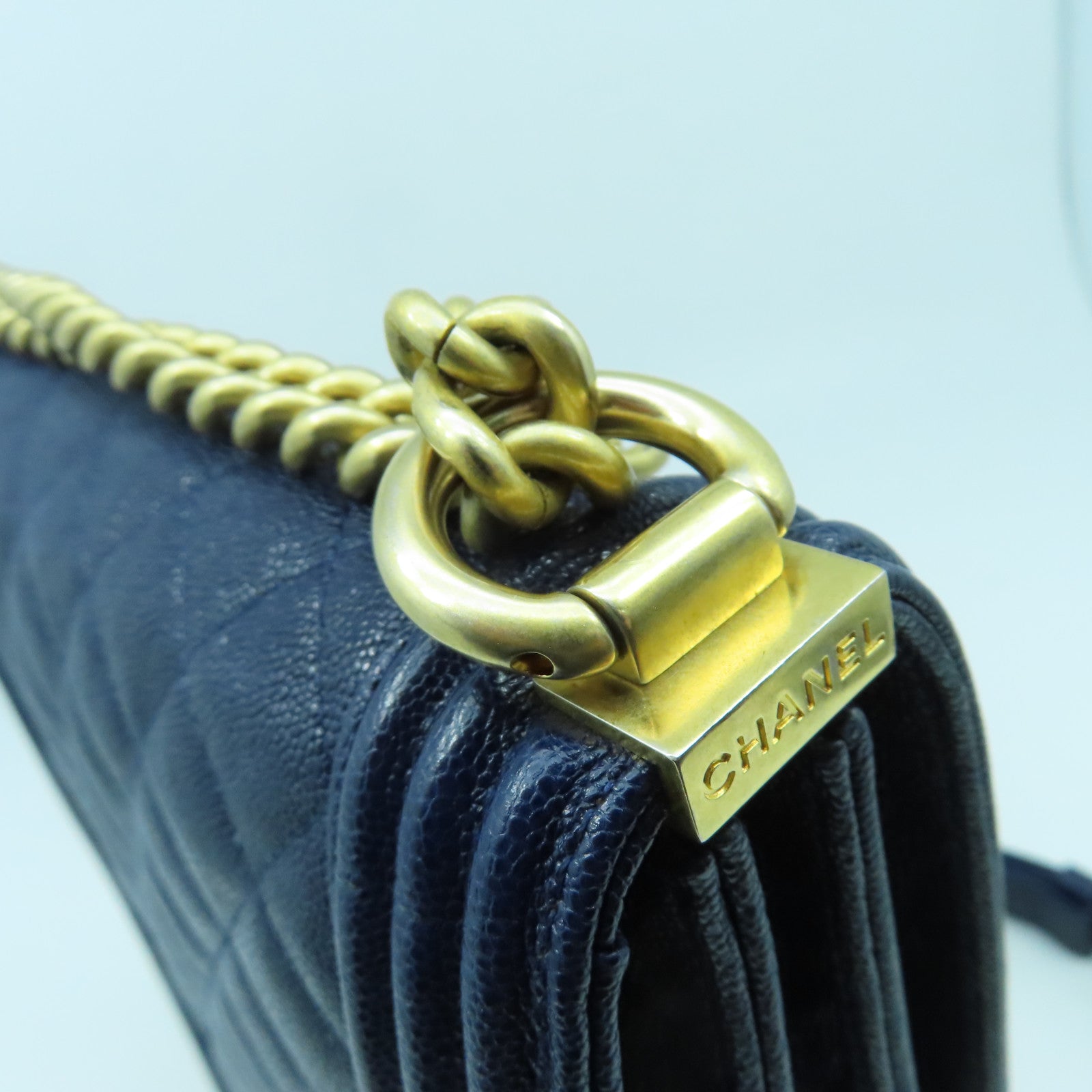 CHANEL 菱格Caviar皮革Boy Chain Shoulder金扣鏈帶肩背袋深藍色