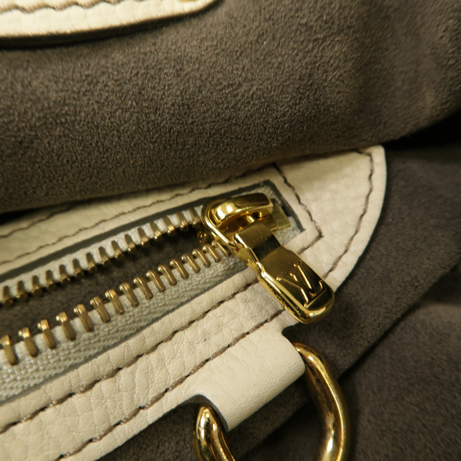 LOUIS VUITTON 【激減優惠】Mahina Shoulder Bag 金扣肩背袋肩背袋米色