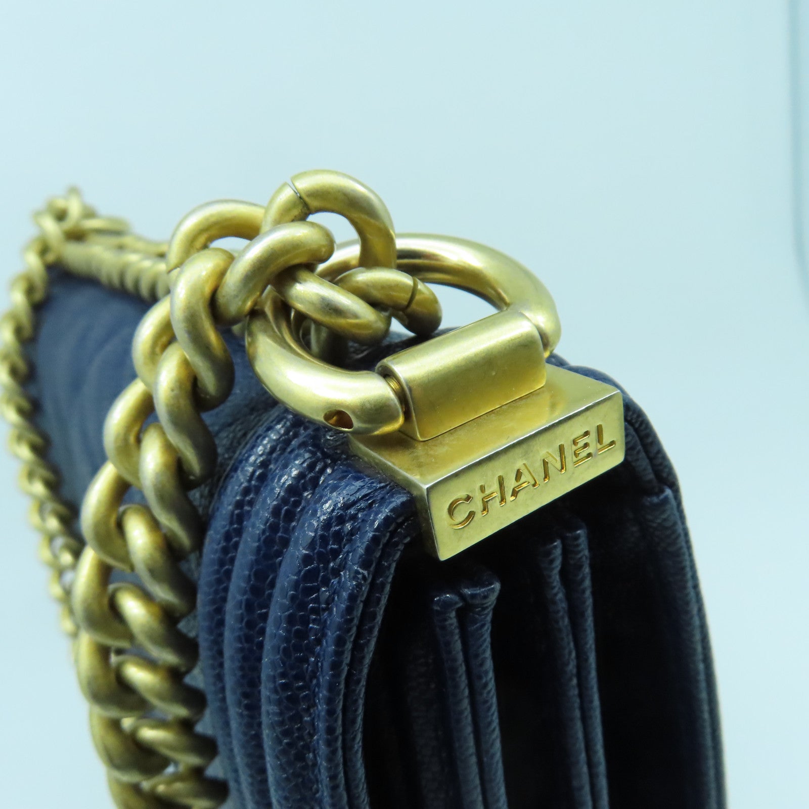 CHANEL 菱格Caviar皮革Boy Chain Shoulder金扣鏈帶肩背袋深藍色