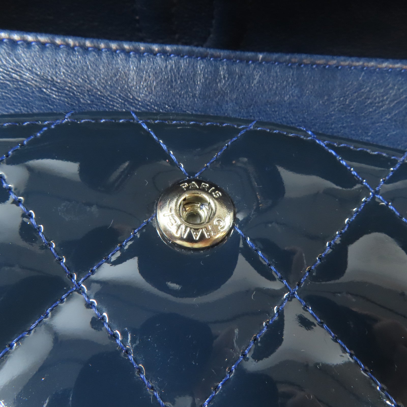 CHANEL 【激減優惠】菱格漆皮皮革Classic Flap 25cm銀扣鏈帶肩背袋深藍色