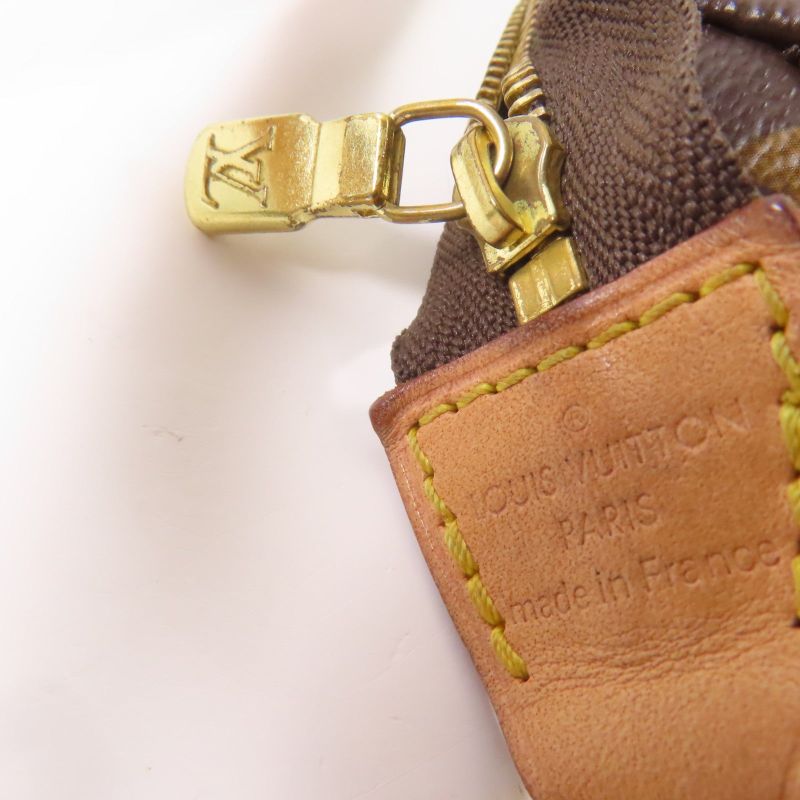 LOUIS VUITTON Monogram Pochette Accessoires金扣手拿包棕色