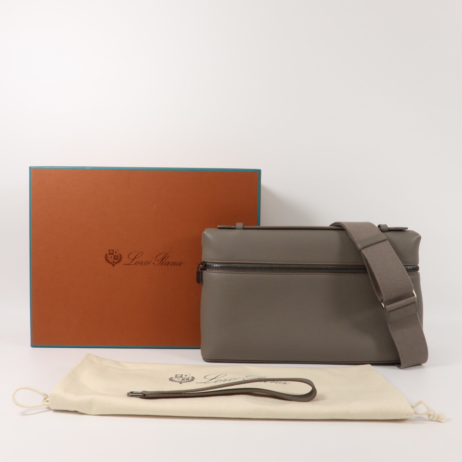 Loro Piana Grained Calfskin Extra Pouch L29手提包
