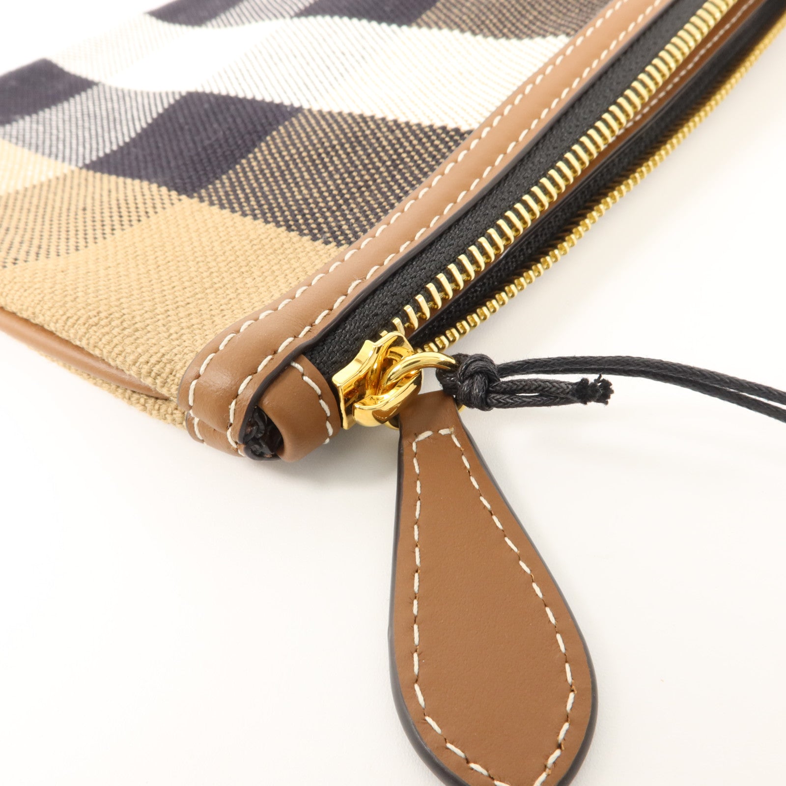 BURBERRY 帆布Pouch小袋