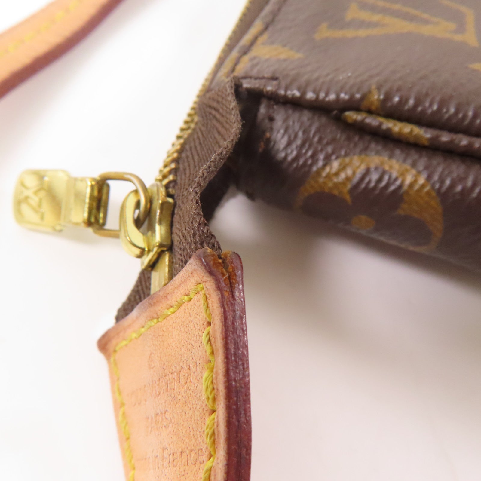 LOUIS VUITTON Monogram Pochette Accessoires金扣手拿包棕色