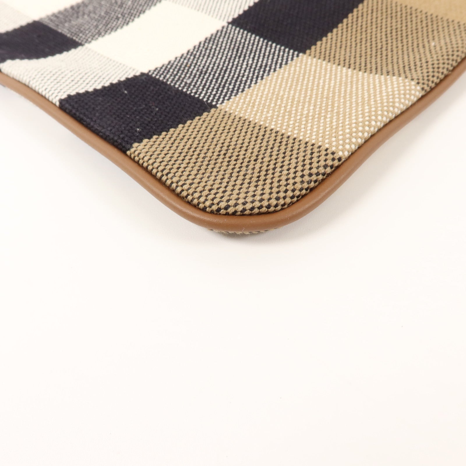 BURBERRY 帆布Pouch小袋