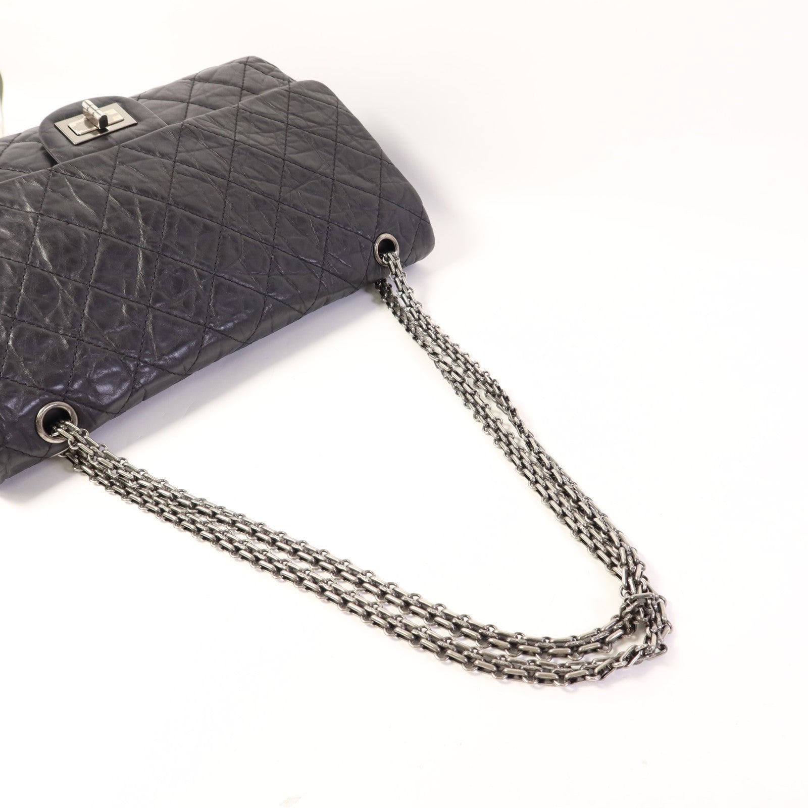 CHANEL 牛皮皮革2.55 Jumbo銀扣鏈帶肩背袋