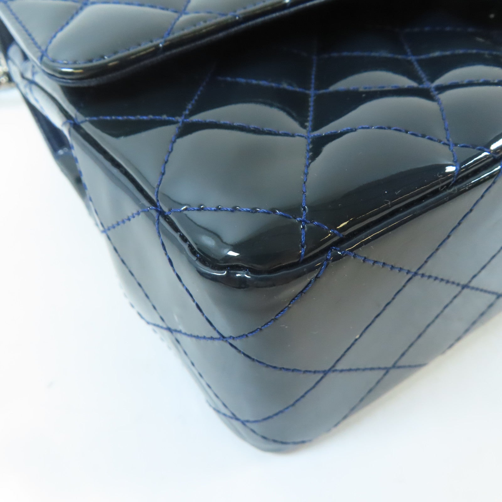 CHANEL 【激減優惠】菱格漆皮皮革Classic Flap 25cm銀扣鏈帶肩背袋深藍色