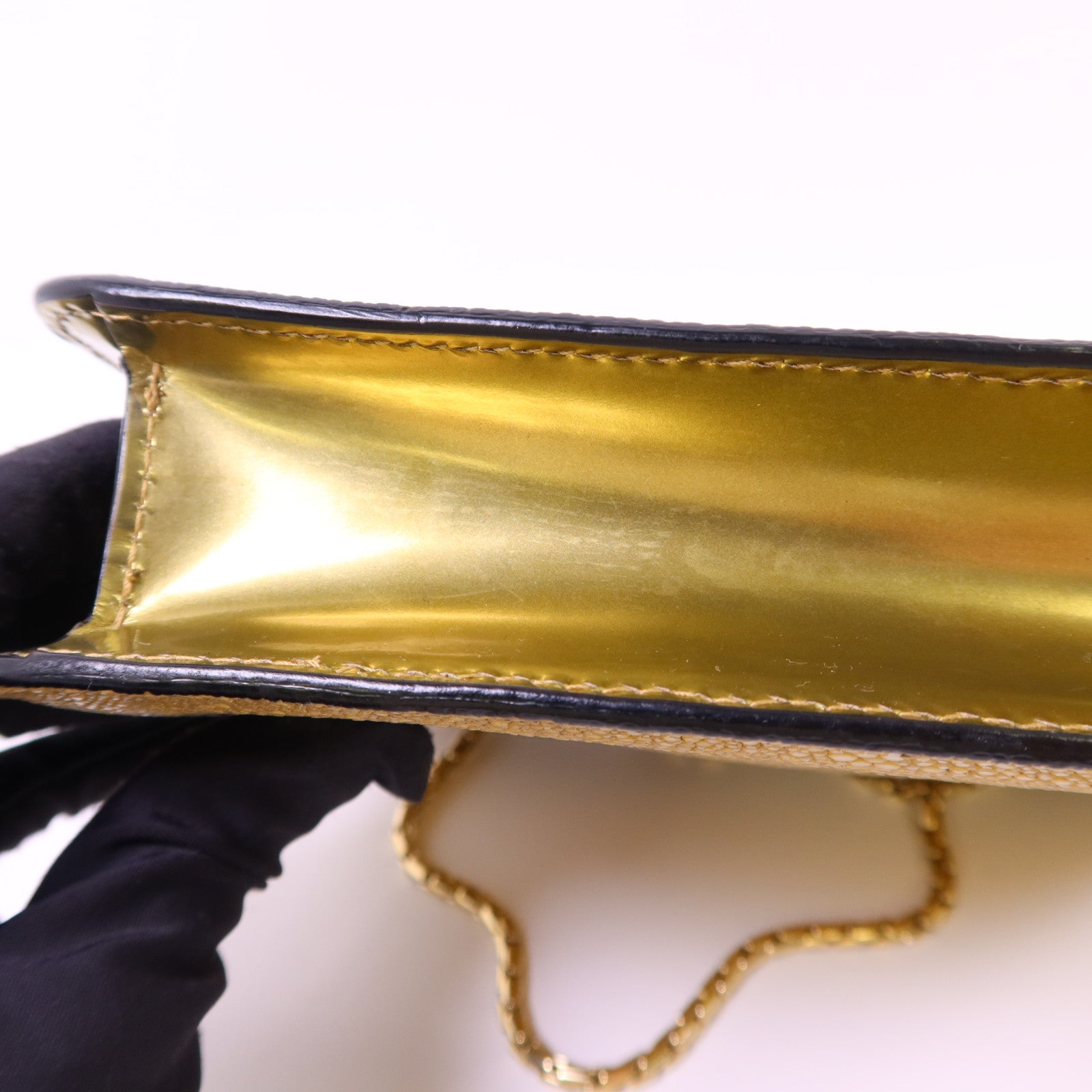 BVLGARI 魔鬼魚皮革Serpenti Forever金扣鏈帶肩背袋