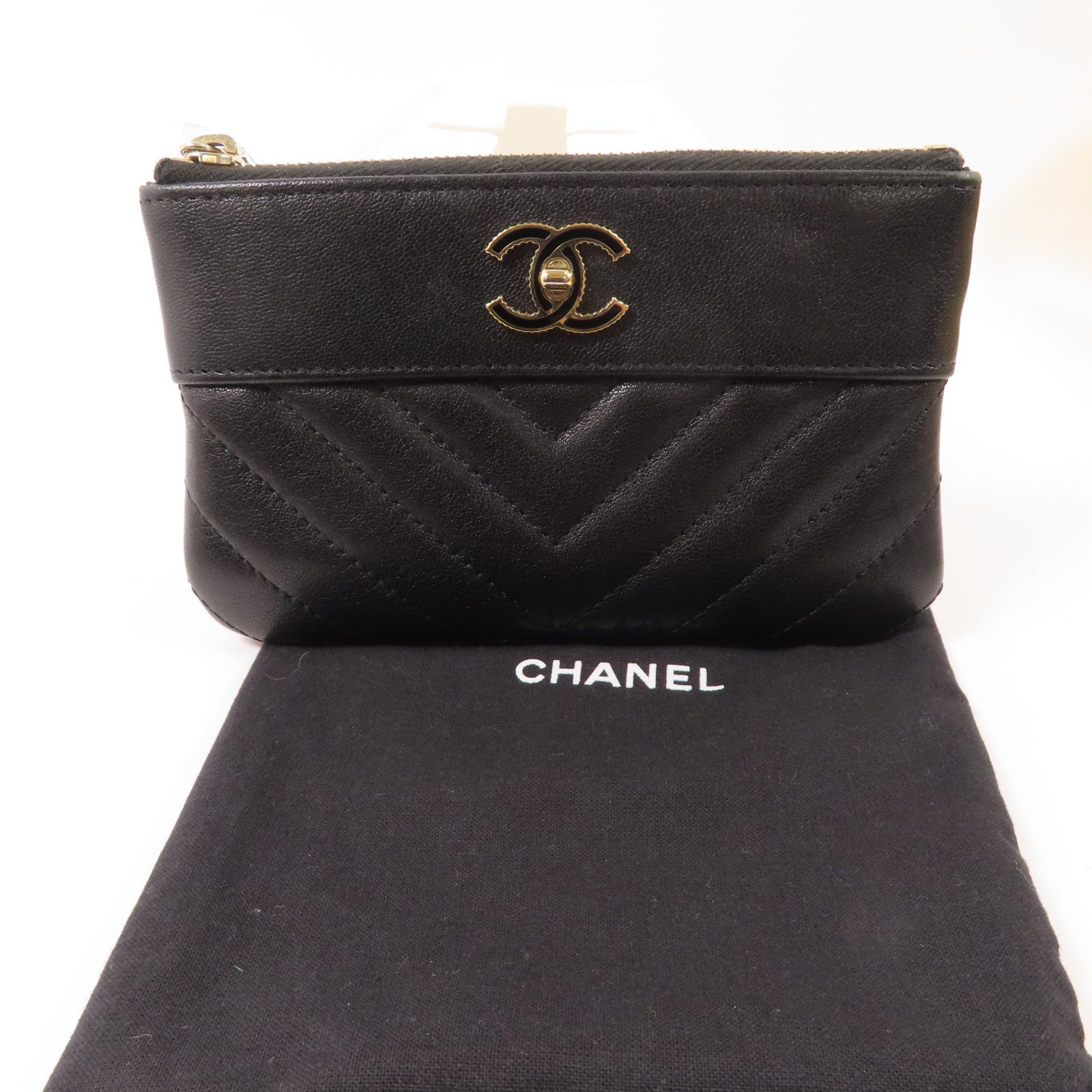 CHANEL 牛皮皮革Mini Pouch金扣手拿包