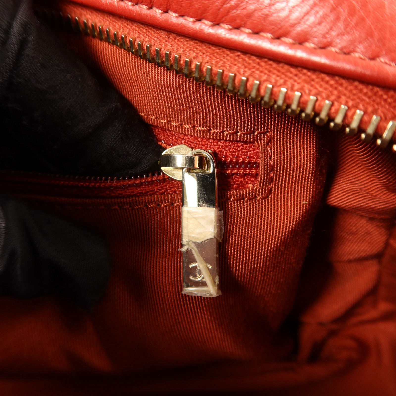 CHANEL 牛皮皮革Chain Shoulder金扣鏈帶肩背袋