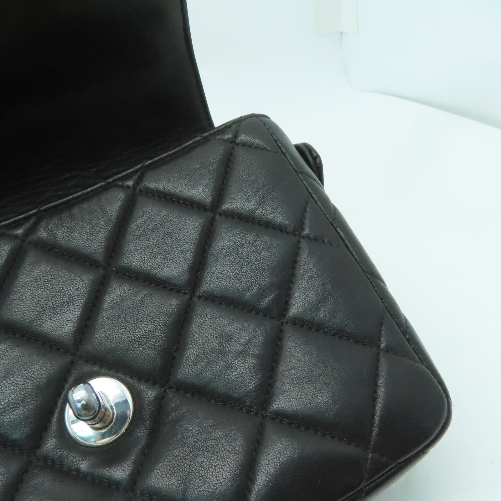 CHANEL 菱格羊皮皮革Handbag銀扣手挽袋黑色