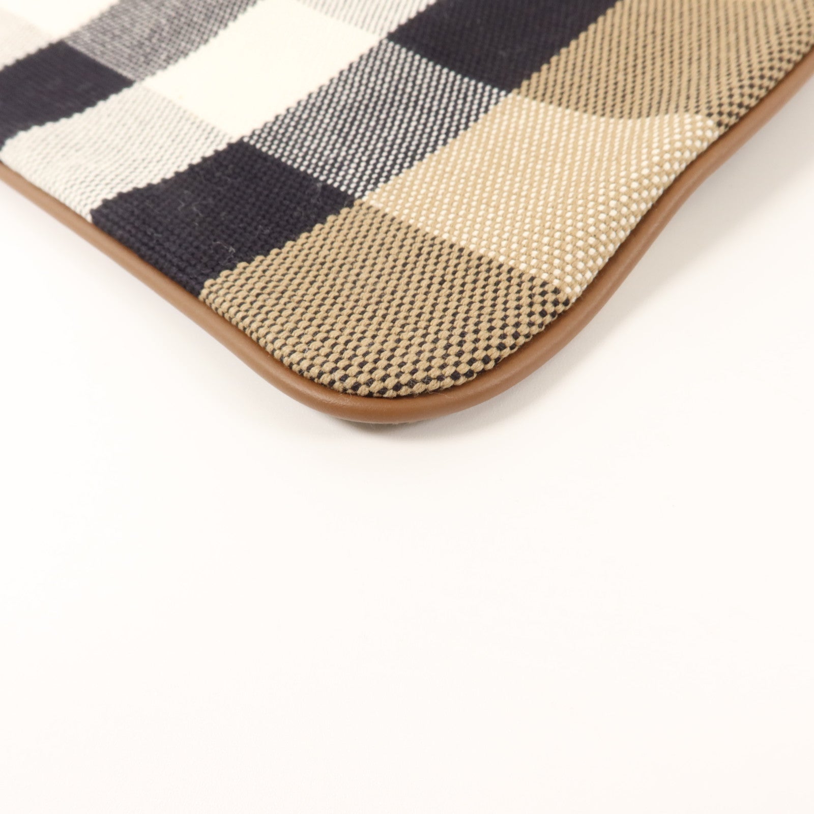 BURBERRY 帆布Pouch小袋