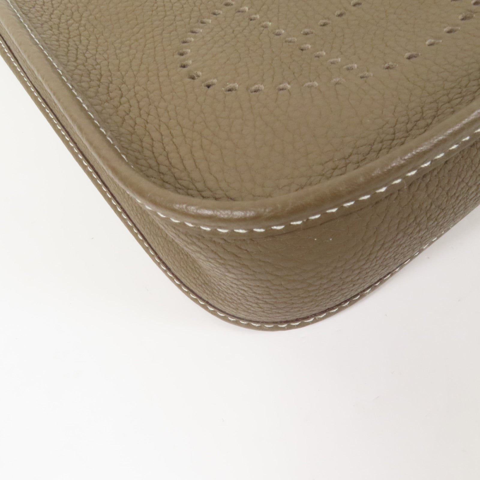 HERMES Clemence皮革Evelyne TPM金扣肩背袋Etoupe