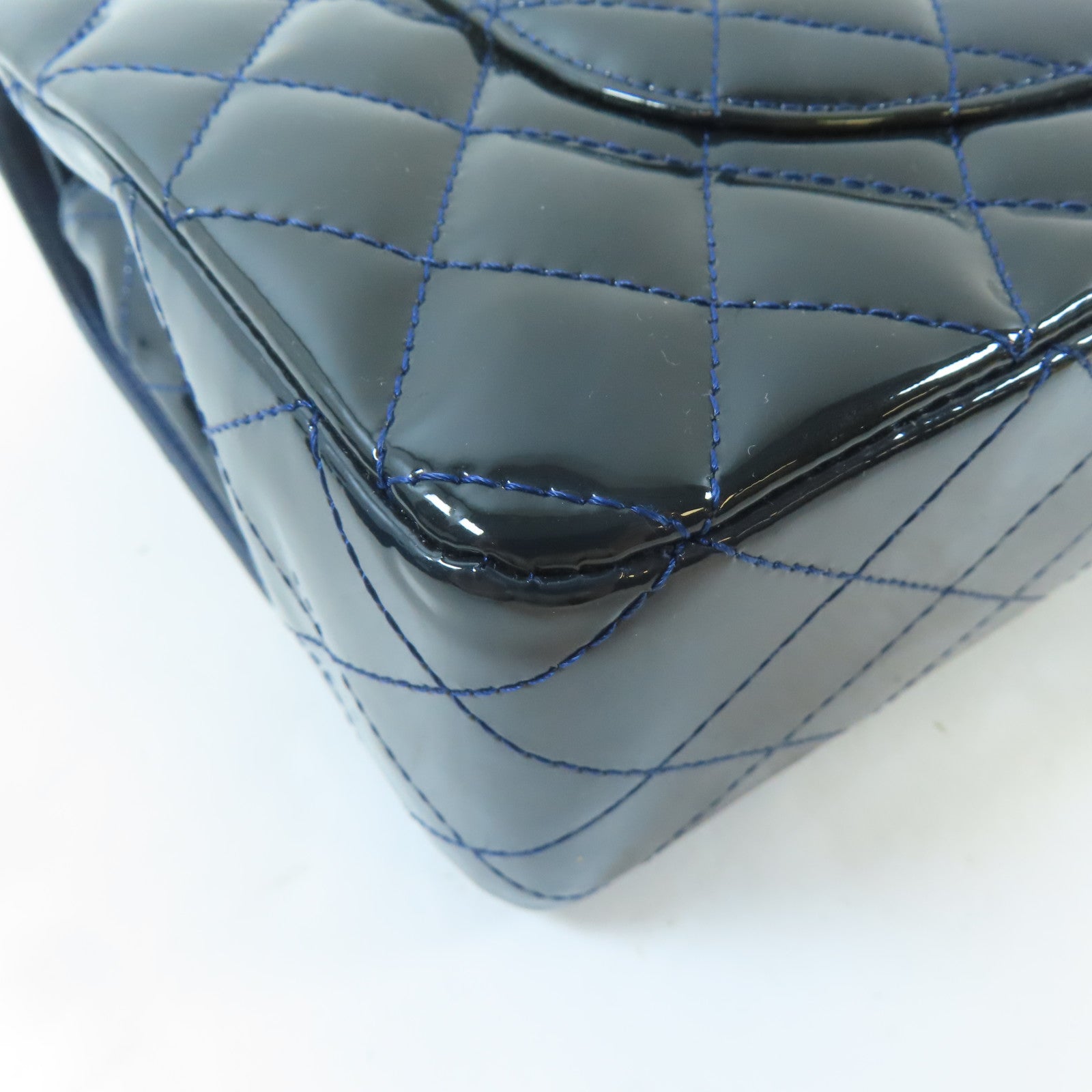 CHANEL 【激減優惠】菱格漆皮皮革Classic Flap 25cm銀扣鏈帶肩背袋深藍色