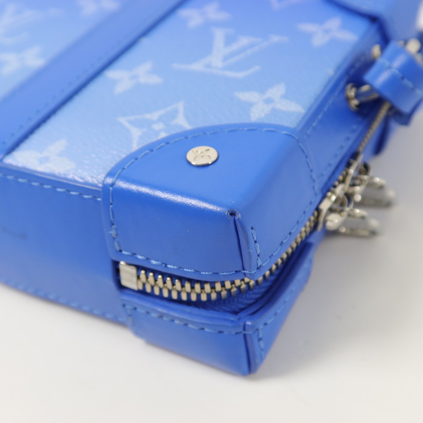 LOUIS VUITTON Monogram Clouds Soft Trunk Wallet肩背袋