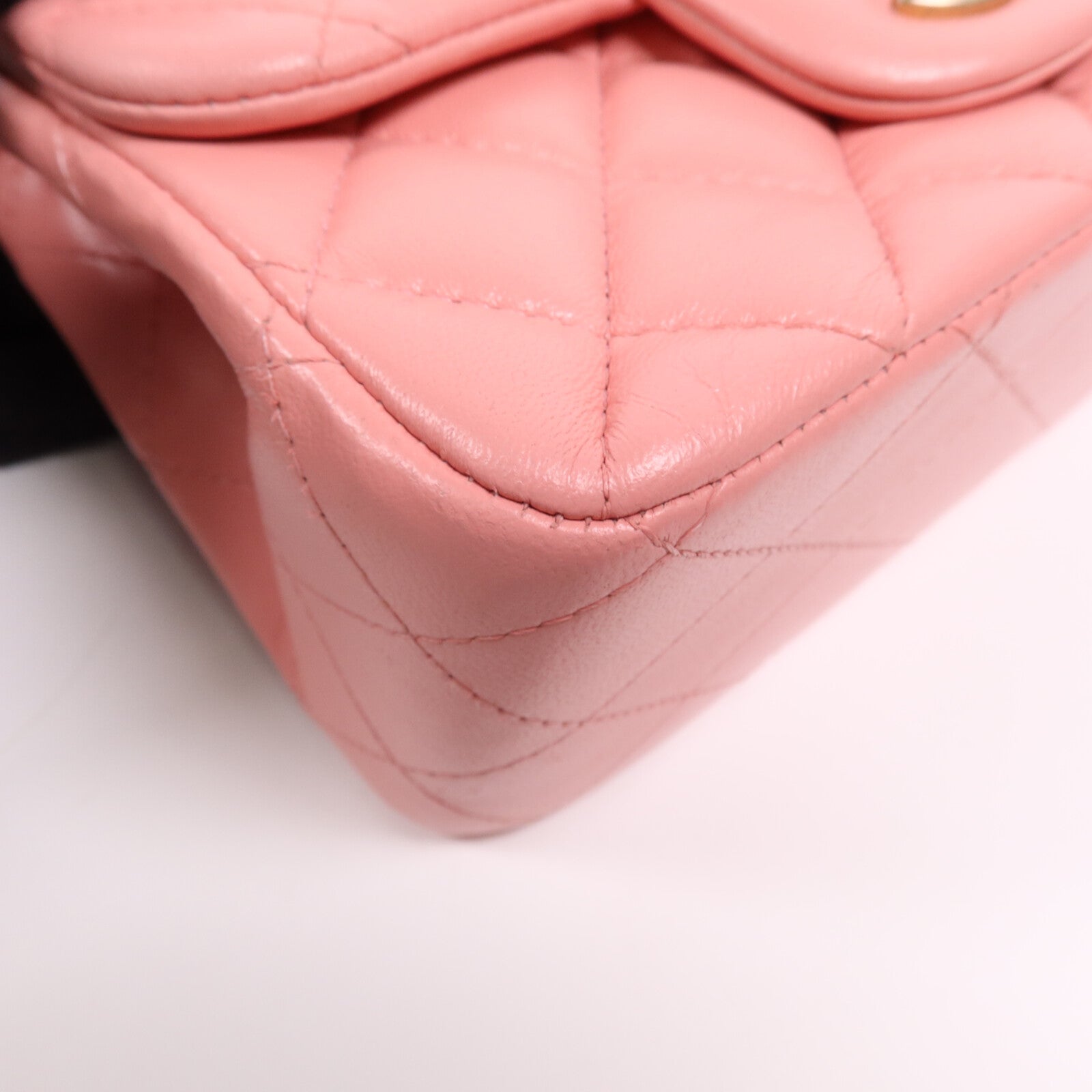 CHANEL 羊皮皮革Mini Classic 17金扣鏈帶肩背袋