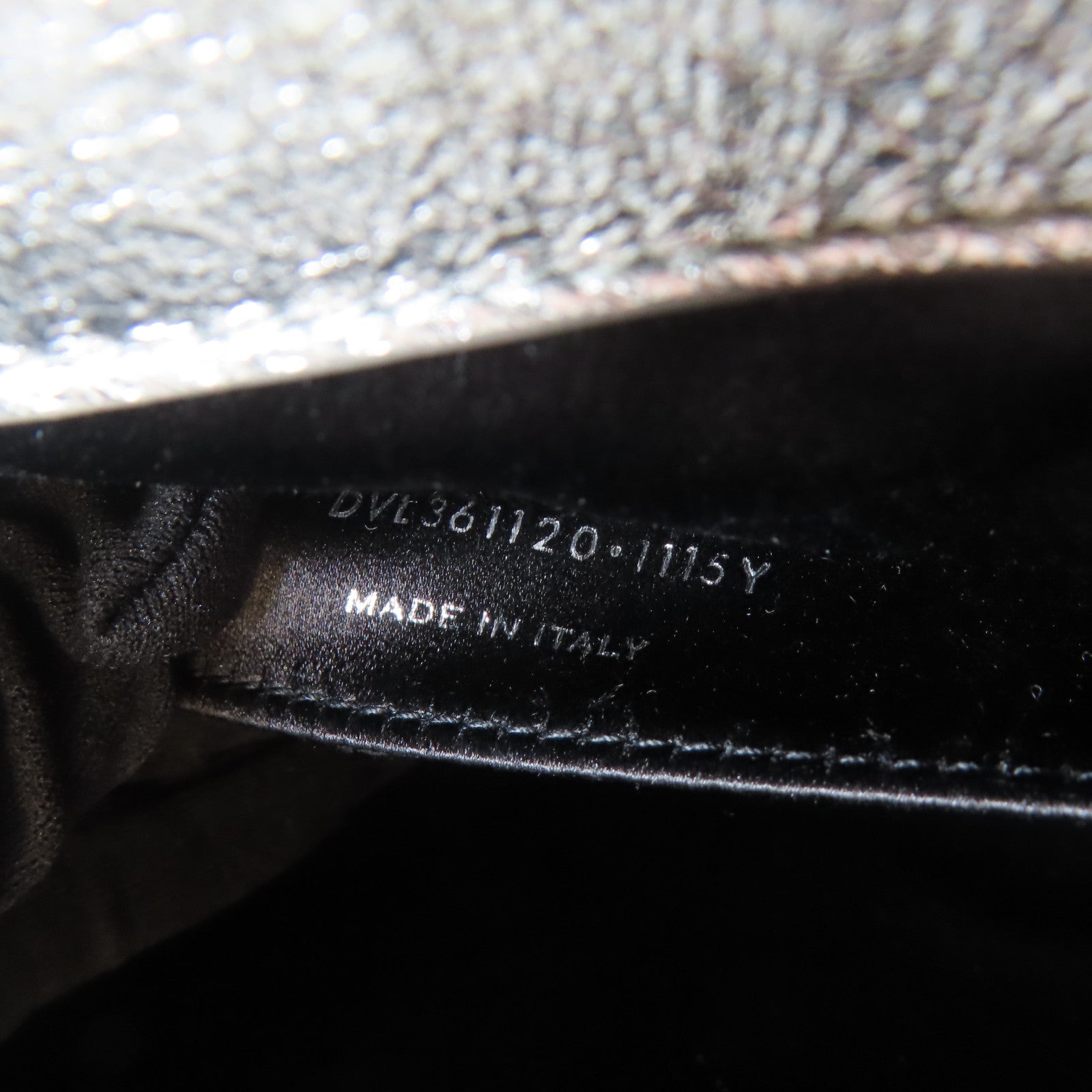 YVES SAINT LAURENT 牛皮皮革Clutch Bag銀扣手拿包銀色