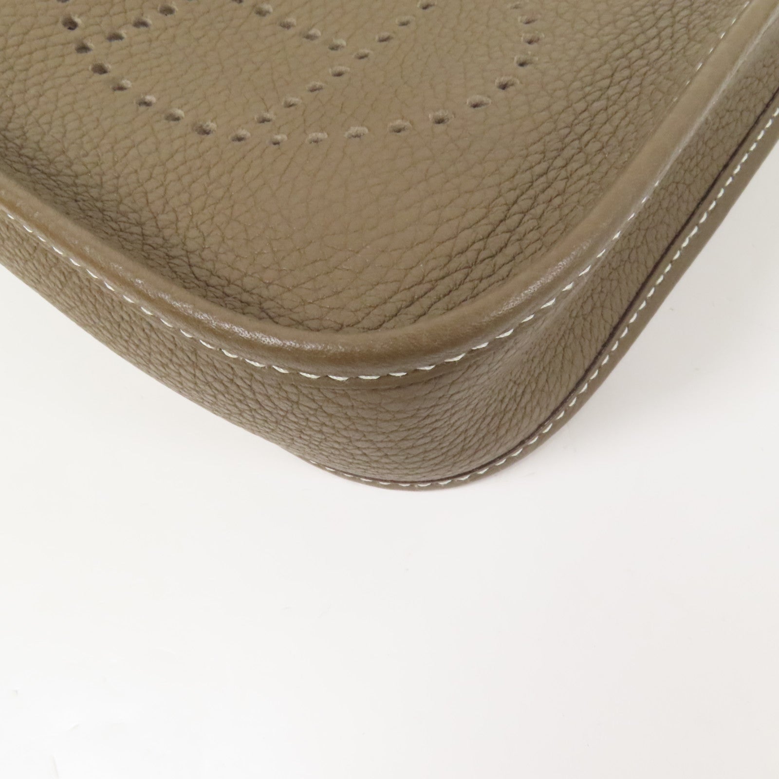 HERMES Clemence皮革Evelyne TPM金扣肩背袋Etoupe