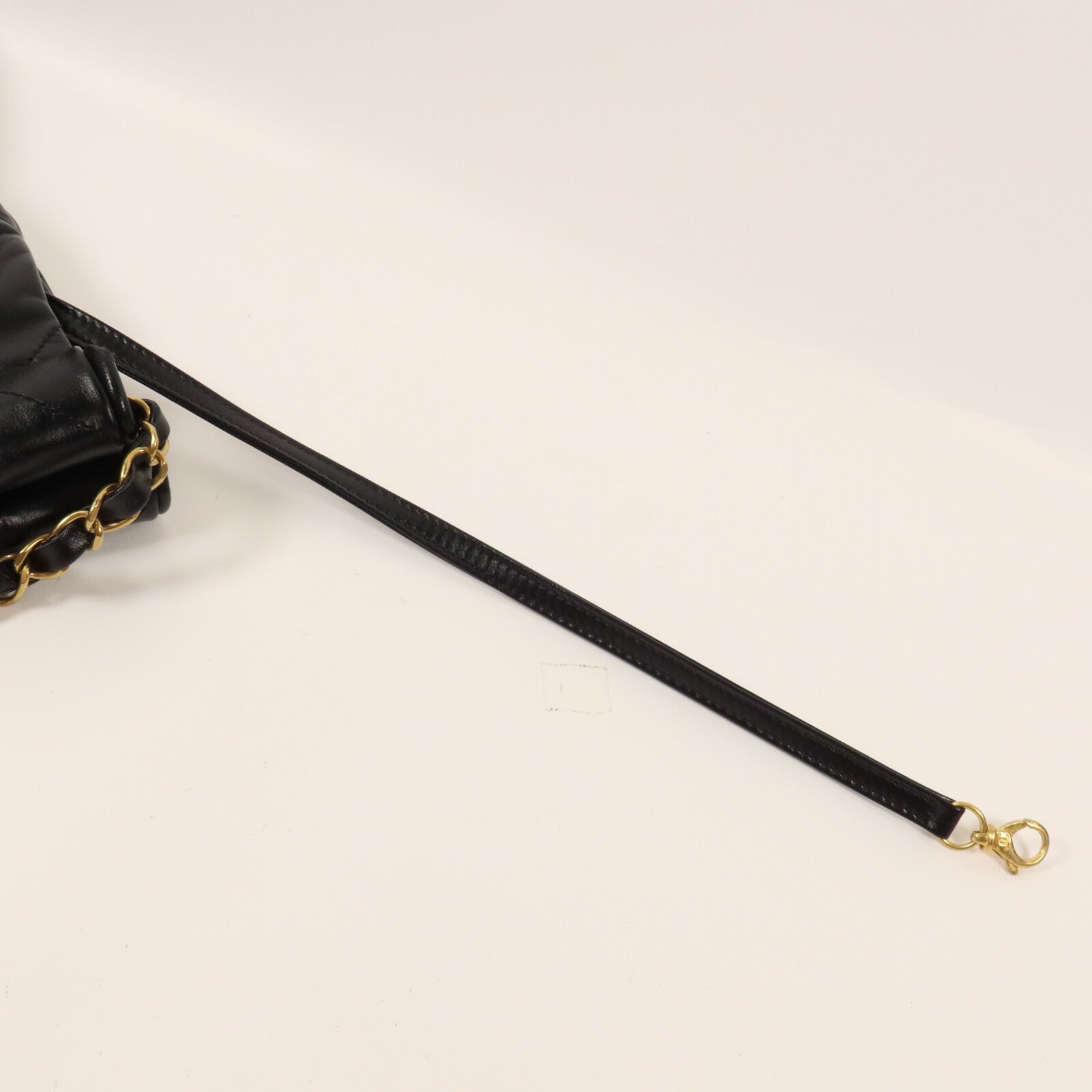 CHANEL 牛皮皮革Chanel 22 Small鏈帶肩背袋