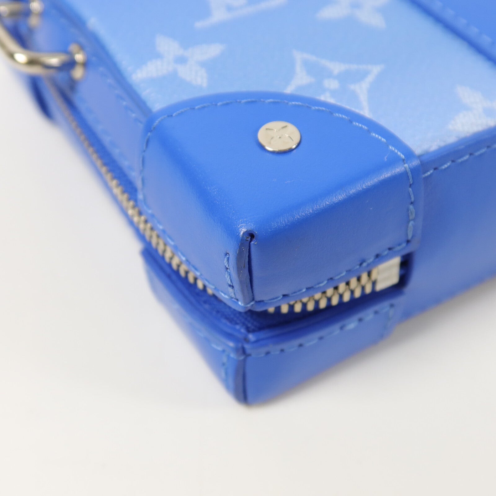LOUIS VUITTON Monogram Clouds Soft Trunk Wallet肩背袋