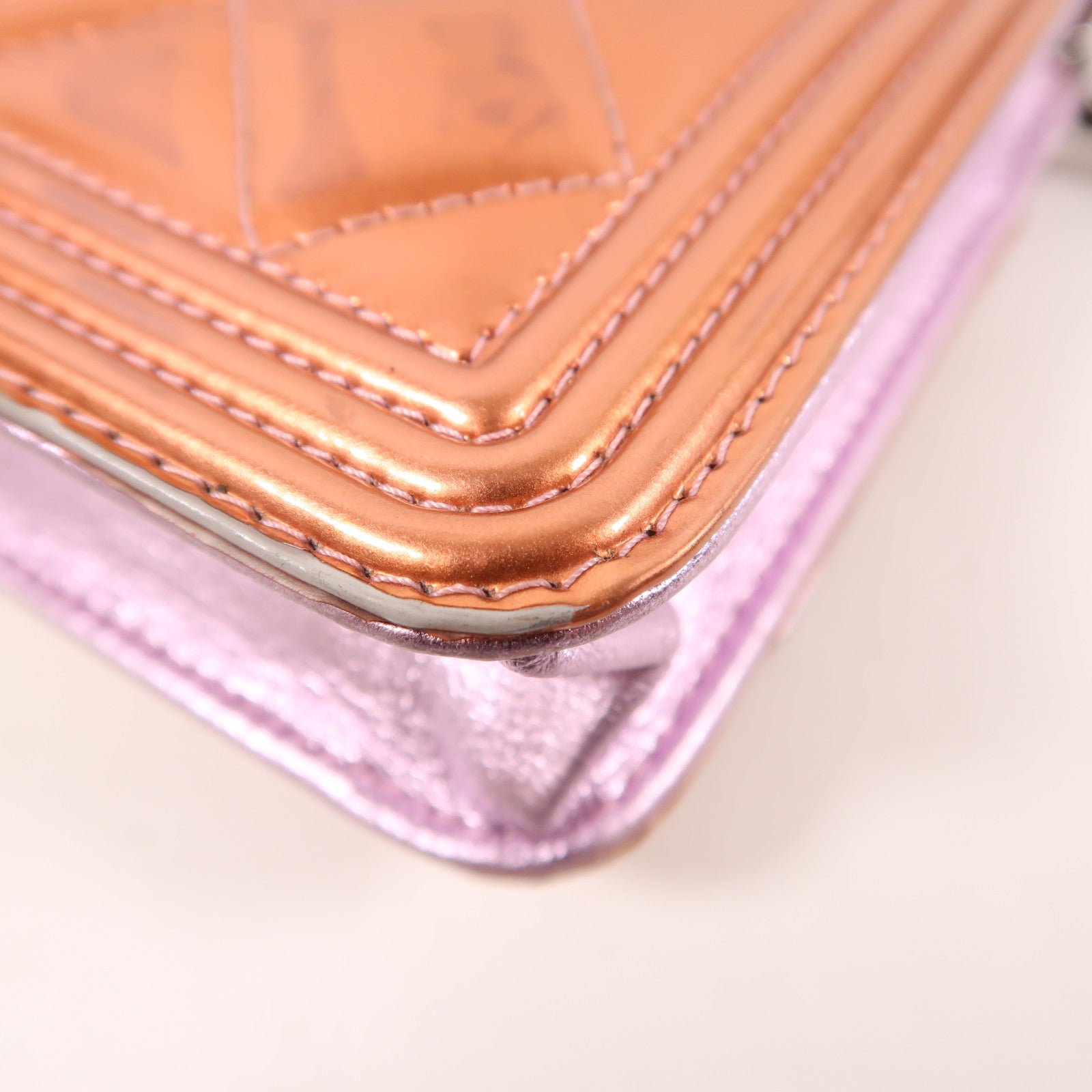 CHANEL 漆皮皮革Boy Chanel鏈帶肩背袋