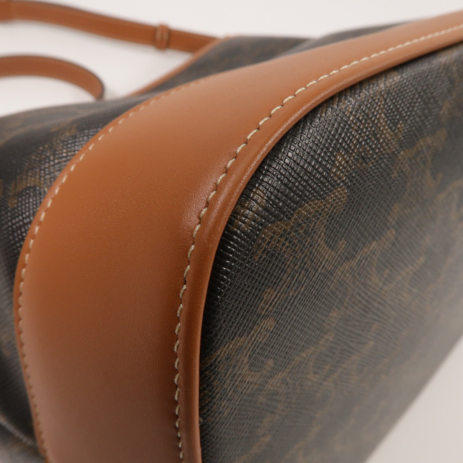 CELINE 塗層帆布Triomphe Bucket Bag Medium肩背袋