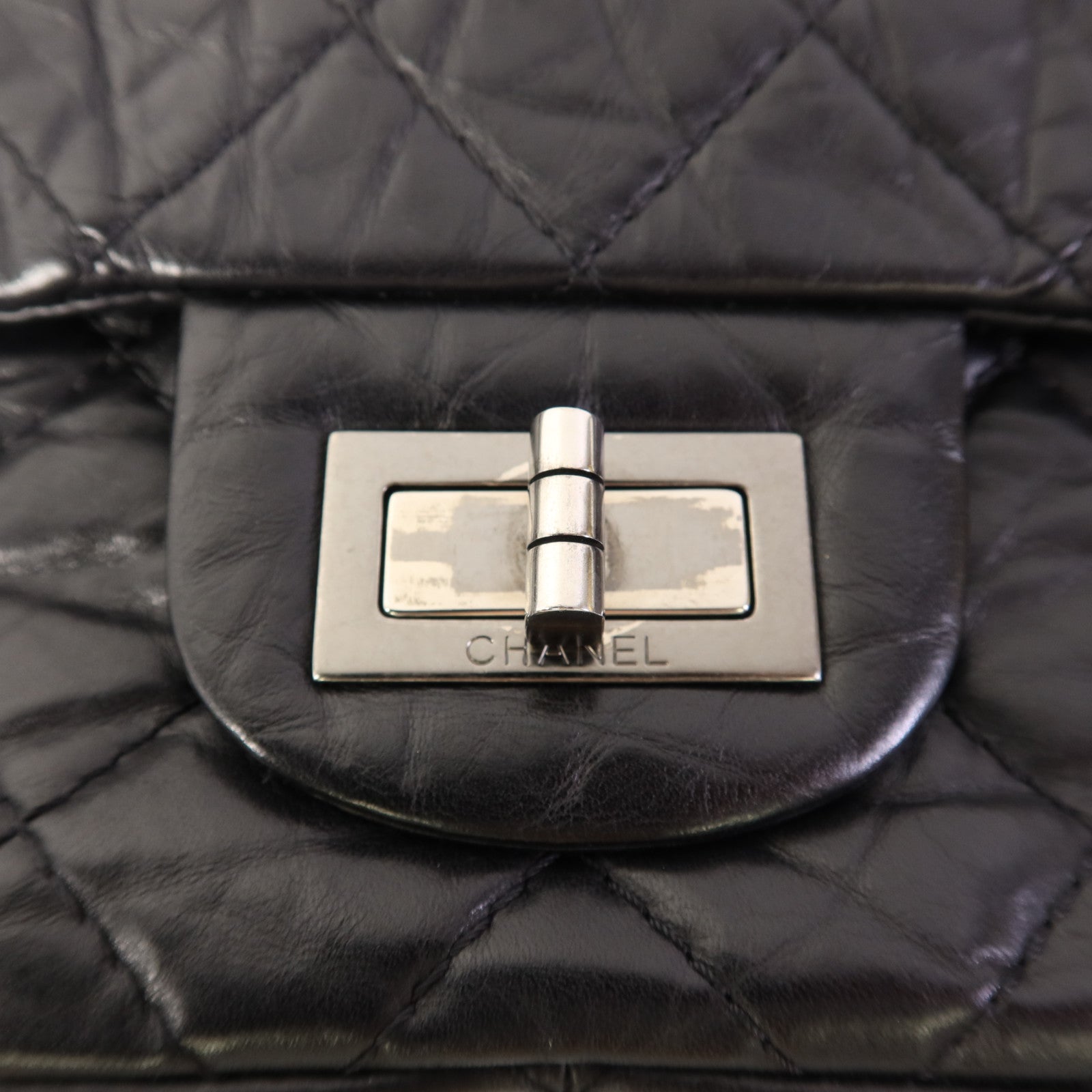 CHANEL 牛皮皮革2.55 Jumbo銀扣鏈帶肩背袋