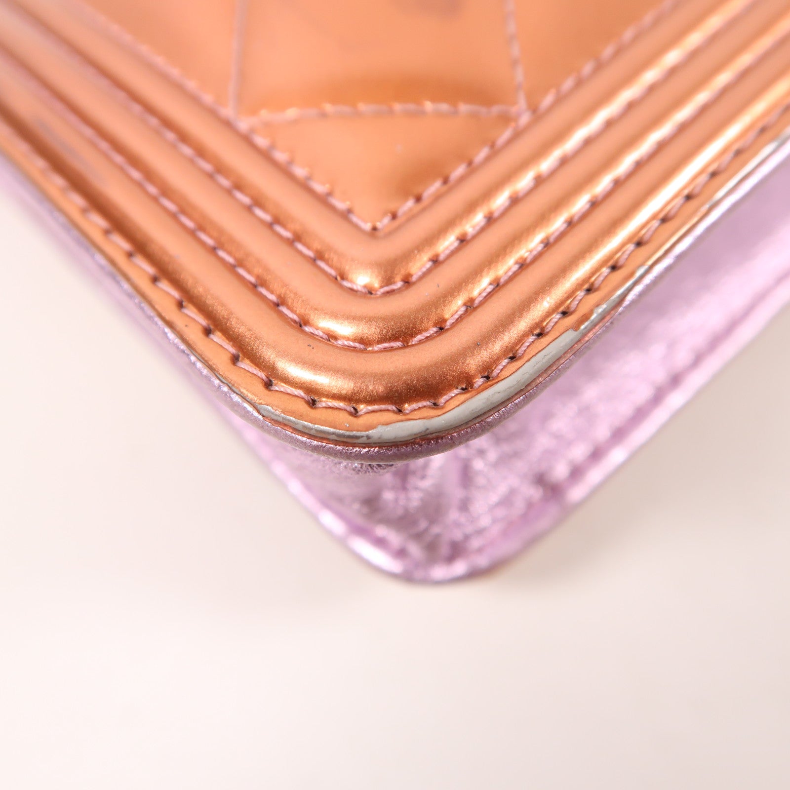 CHANEL 漆皮皮革Boy Chanel鏈帶肩背袋