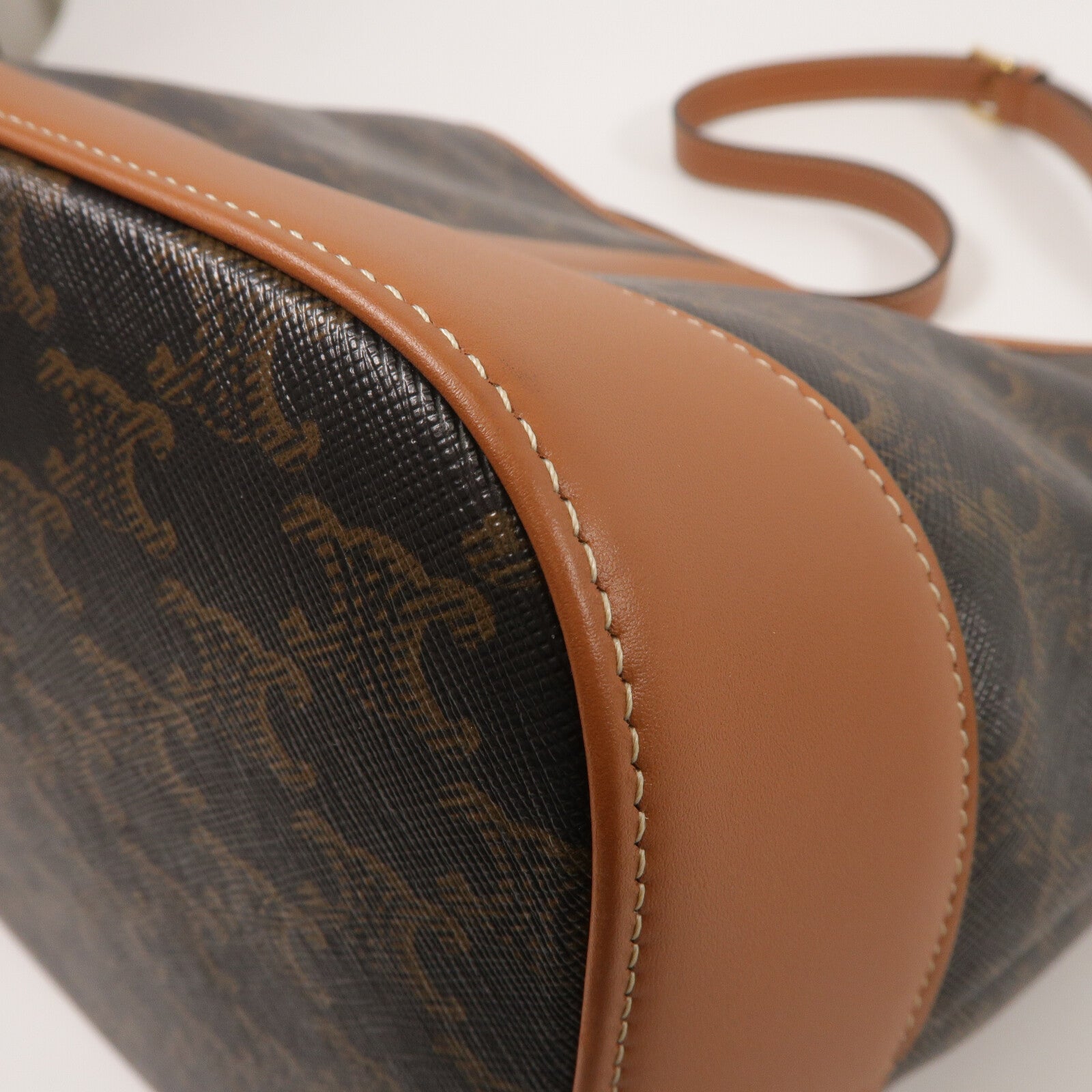 CELINE 塗層帆布Triomphe Bucket Bag Medium肩背袋