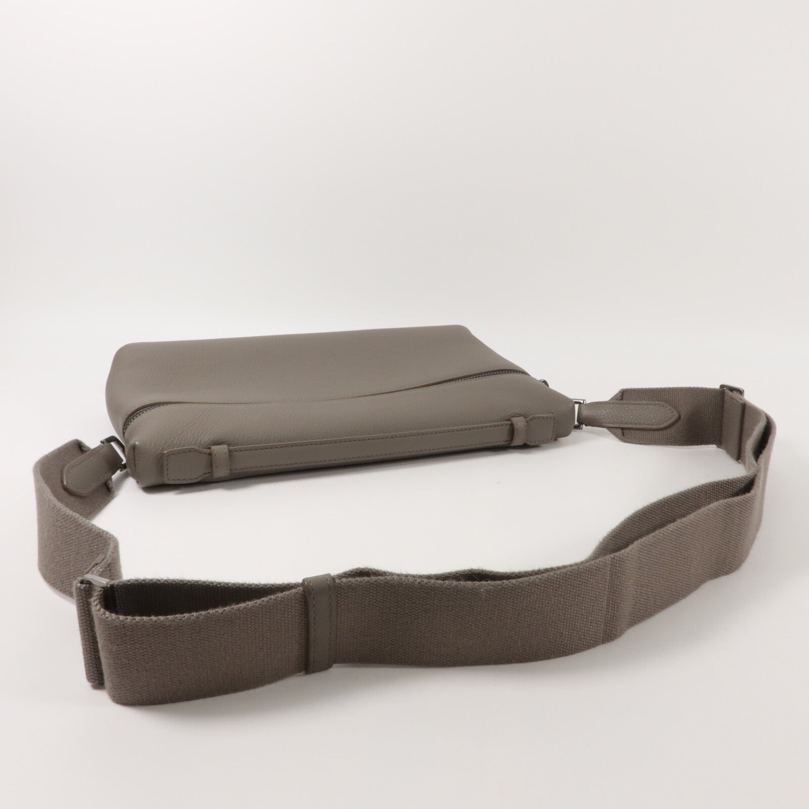 Loro Piana Grained Calfskin Extra Pouch L29手提包